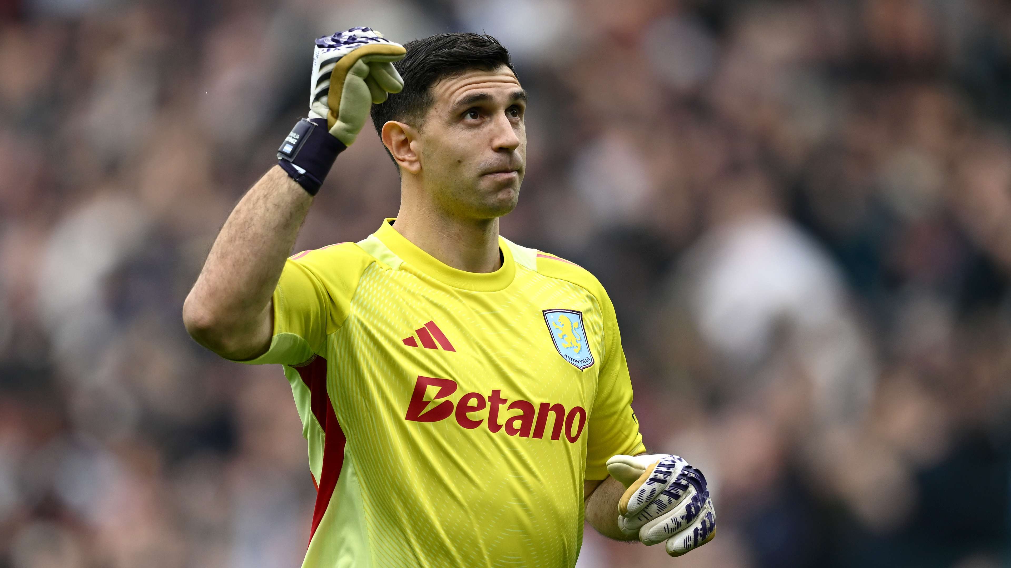 Emery gives update on Martinez after Villa warm-up injury  