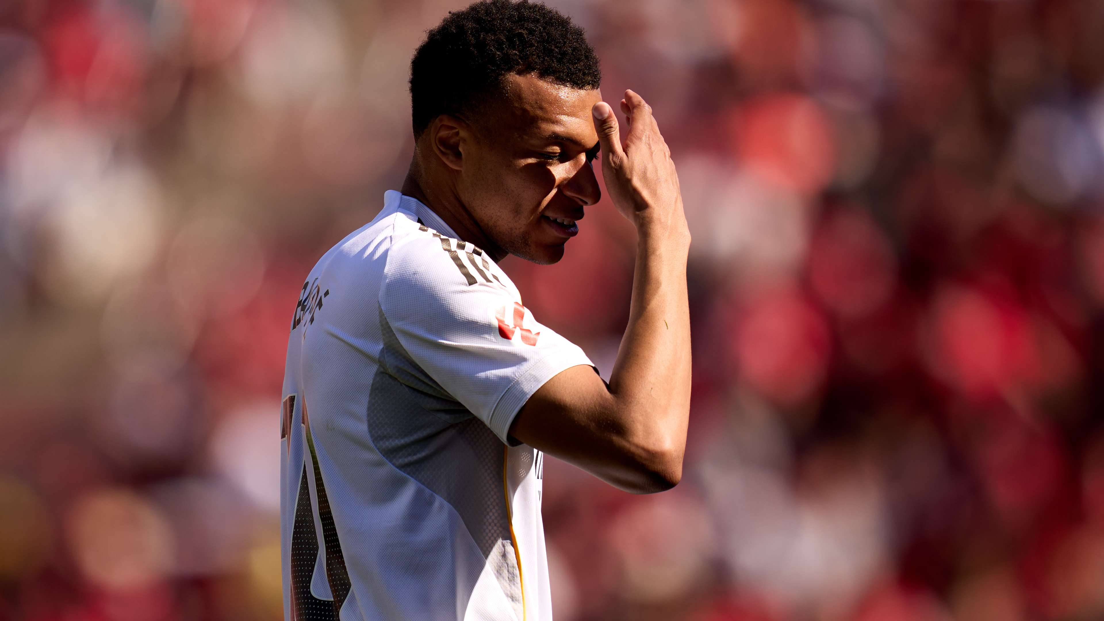 Video: Former Barcelona defender takes on Mbappé: 'One mistake from me versus ten from you'  
