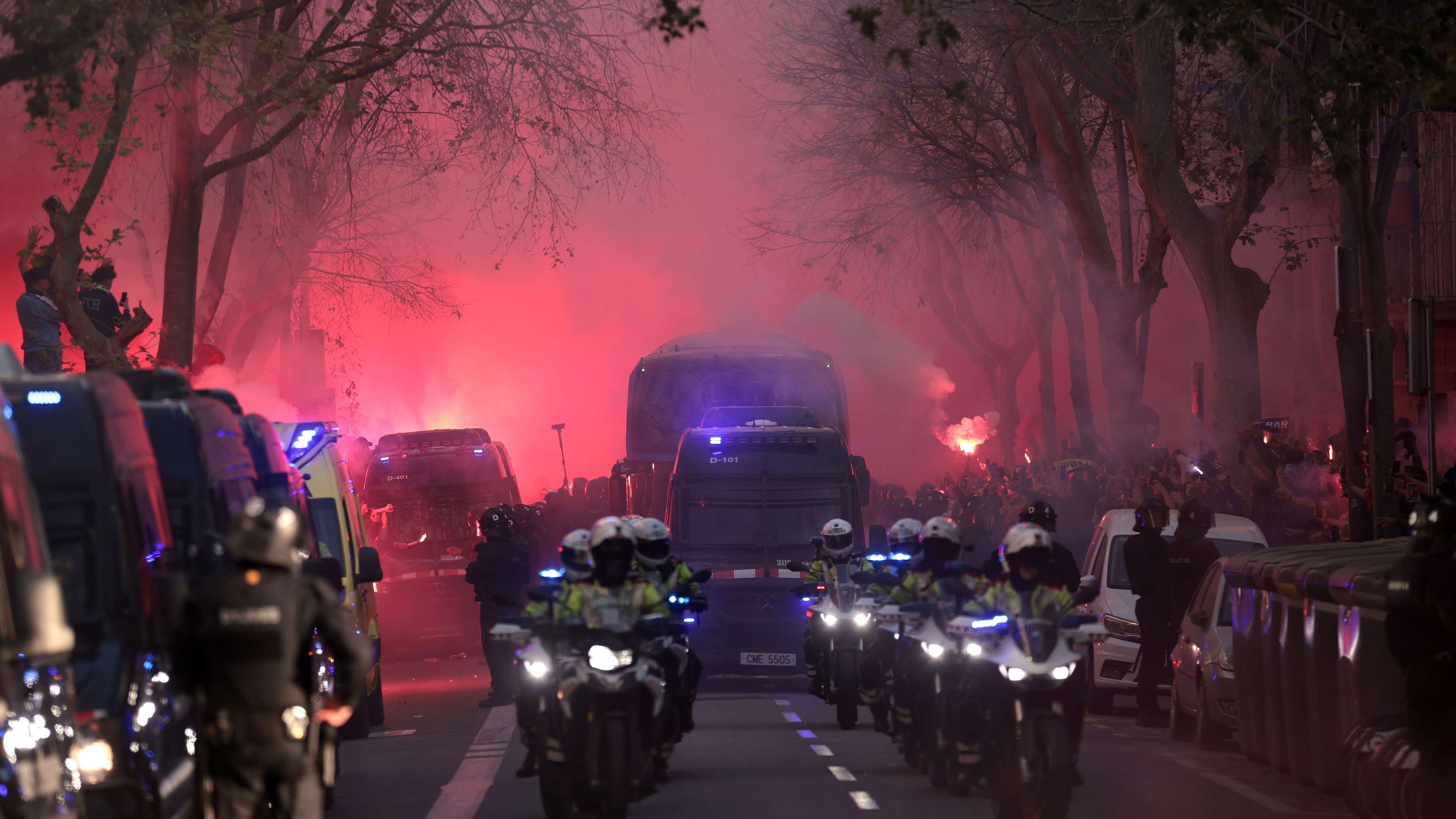 Atleti bus attacked by Barca fans  