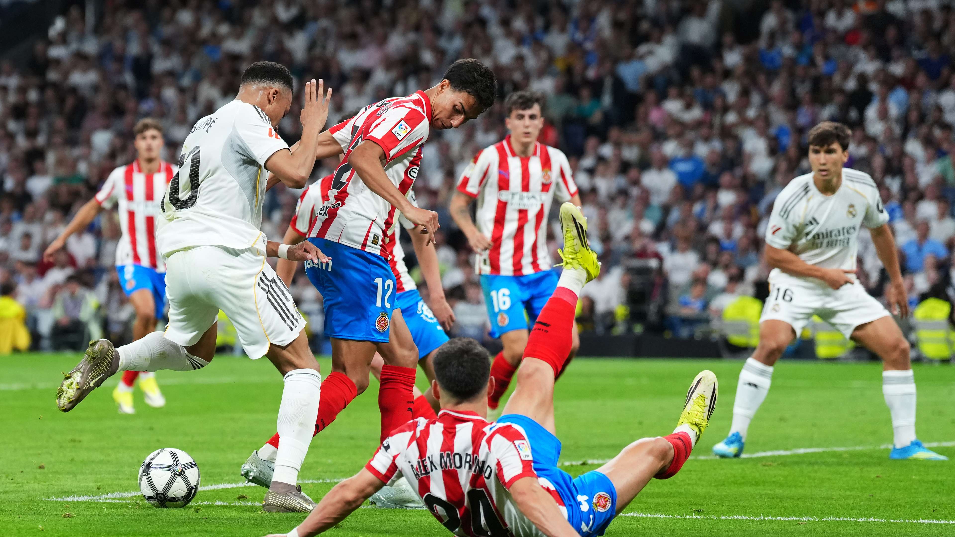 Referee expert settles the debate over whether Mbappé deserved a penalty  