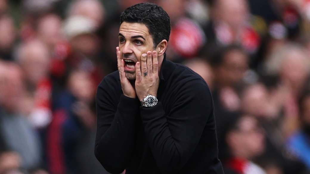 Arsenal star no Pirlo or Scholes after ‘struggling for weeks’  