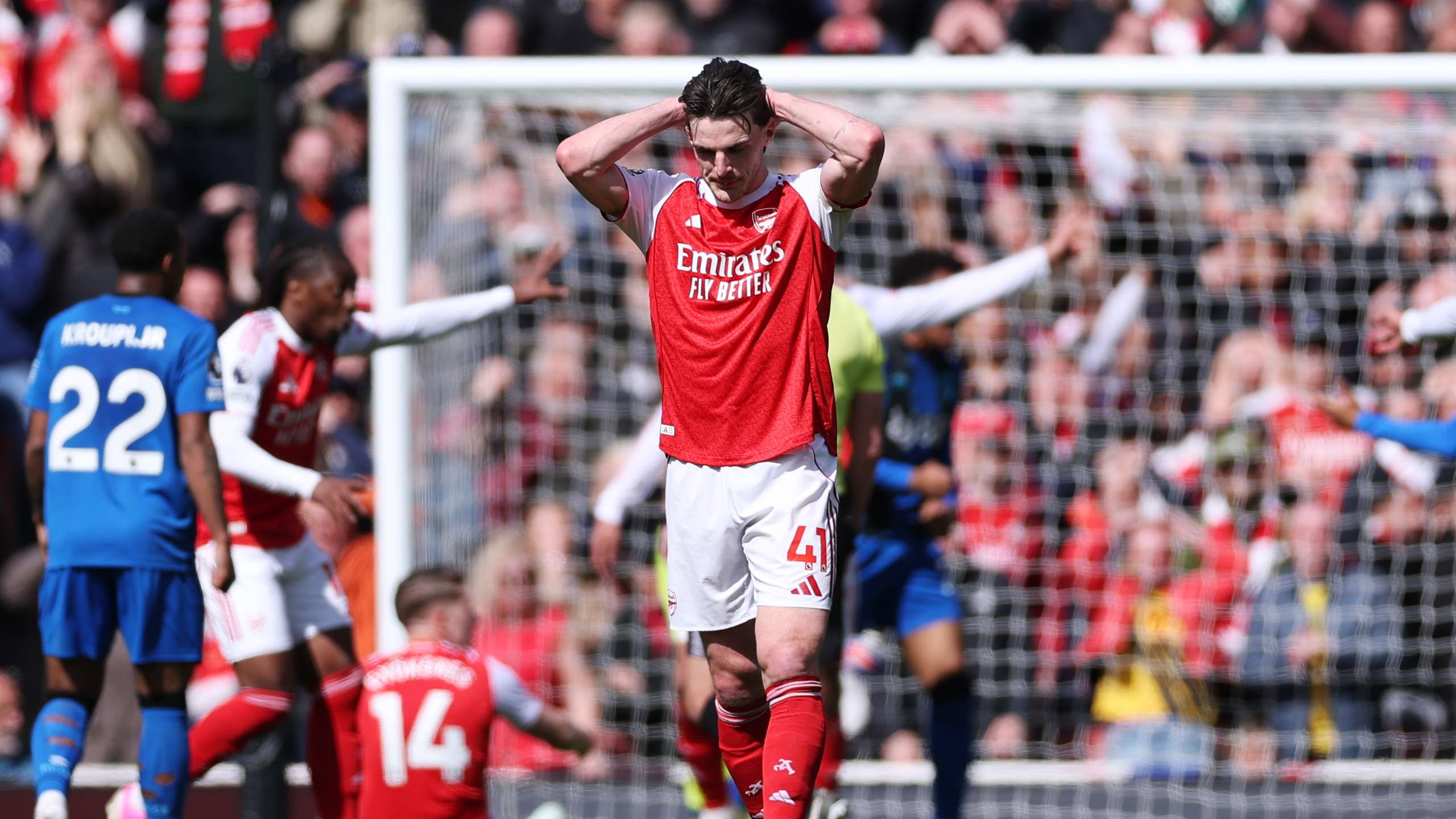 Arsenal suffer a costly home defeat against Bournemouth in the English title race  
