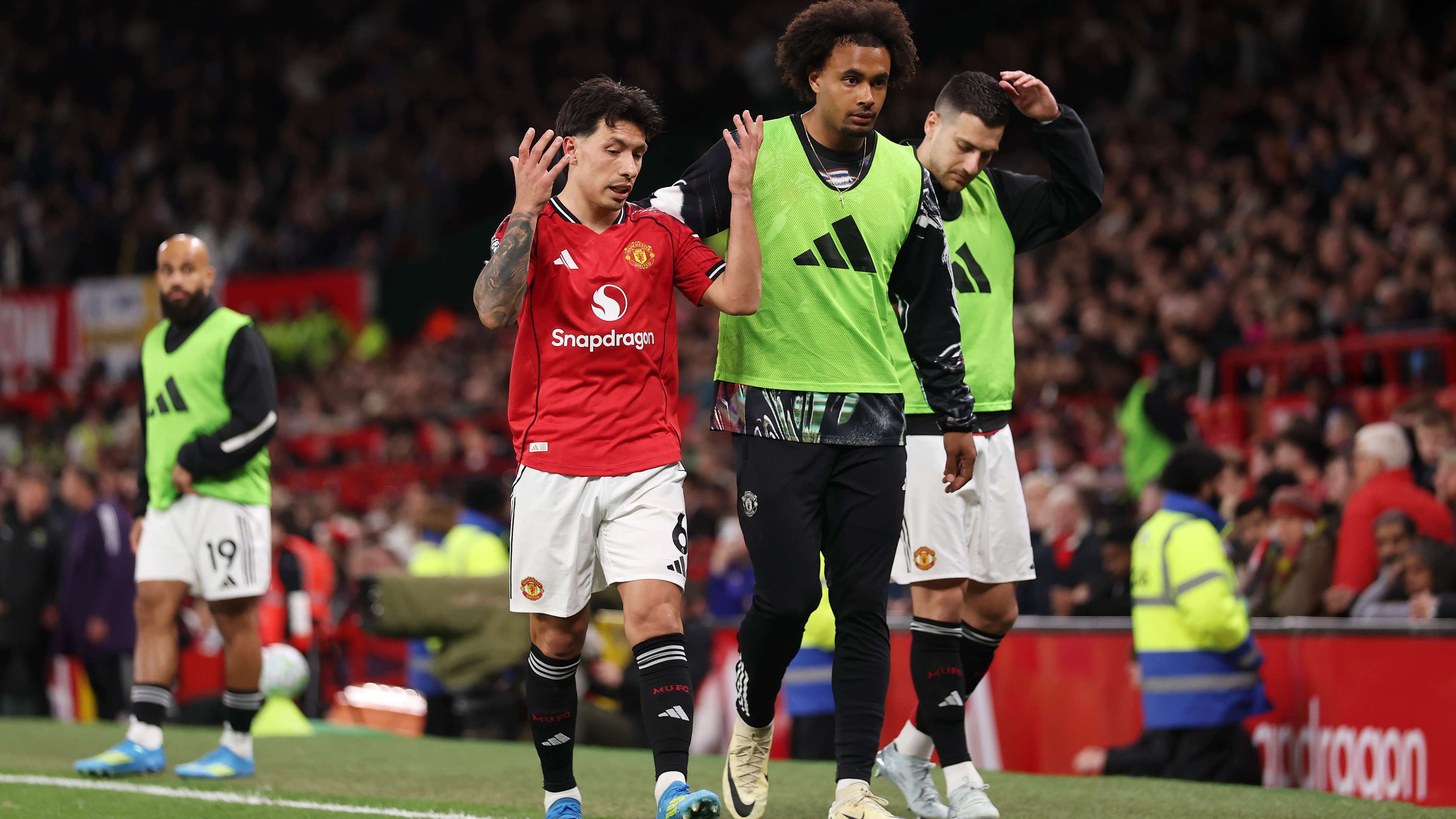 Keane slams Carrick & Man Utd for moaning about Martinez hair-pull red  