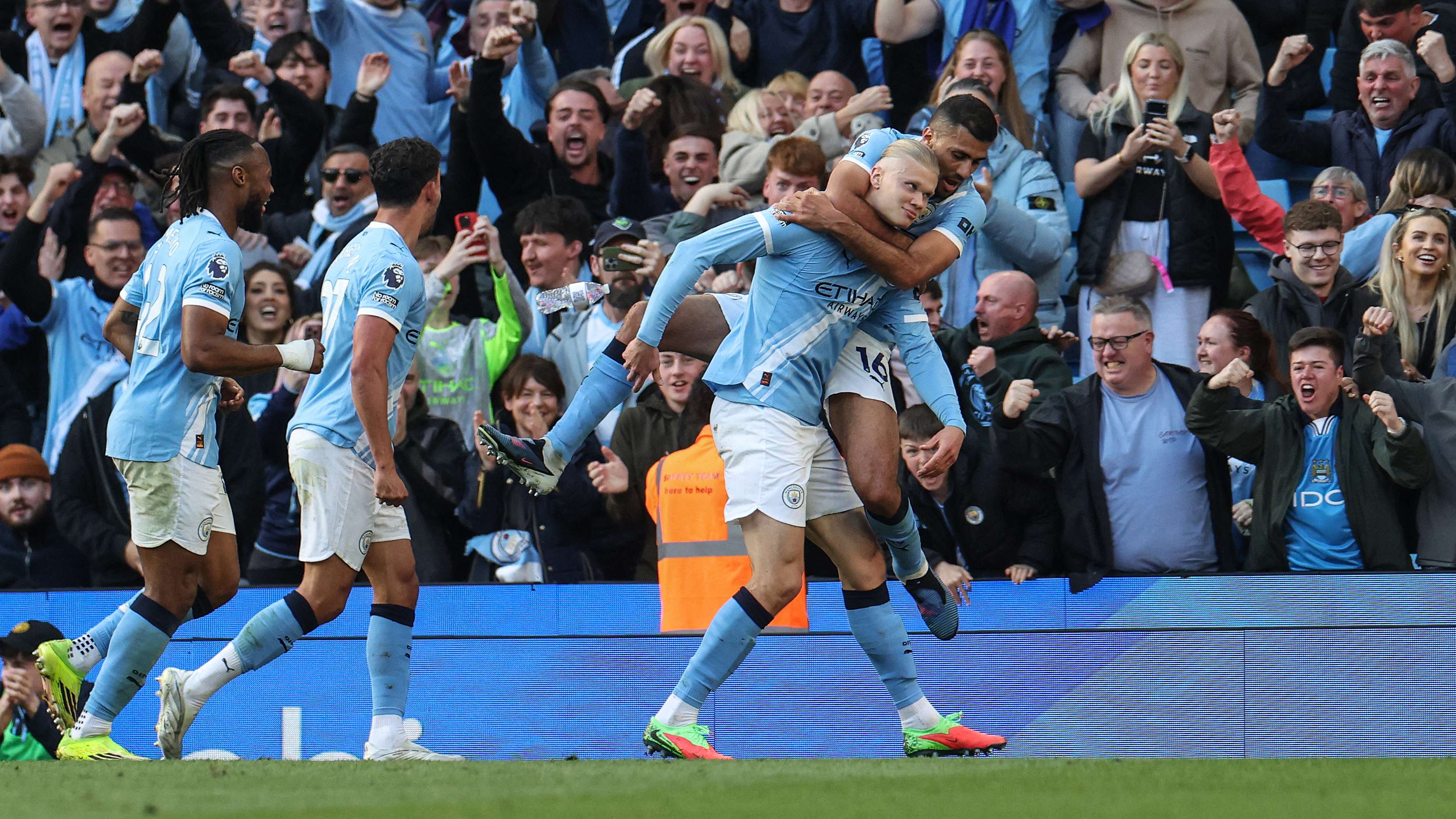 Rooney criticises Man City's 'over the top' celebrations after Arsenal win  