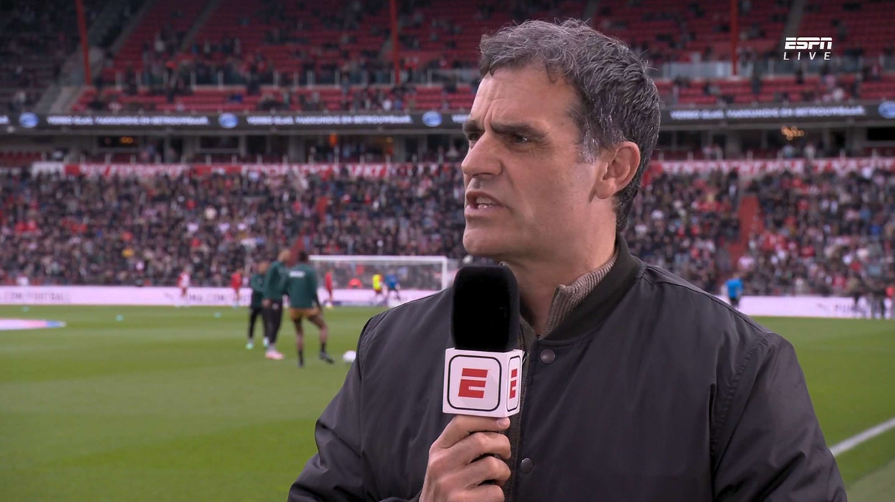 Just before kick-off, Perez is furious with PSV: 'Seriously now... This isn't normal, is it!?'  