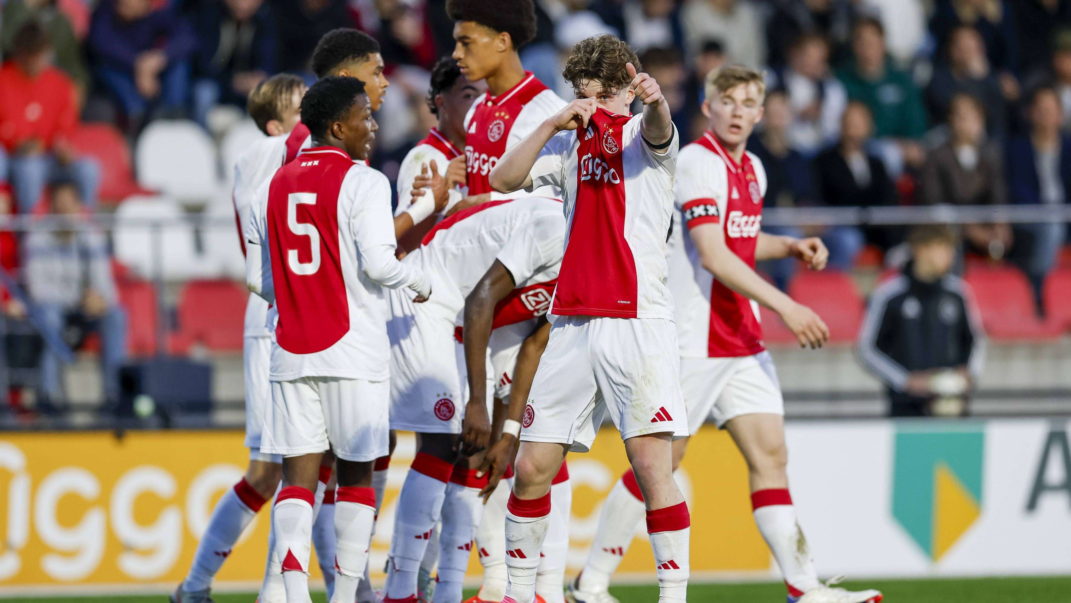 Major setback: Ajax youngster with 18 Eredivisie appearances set for surgery  