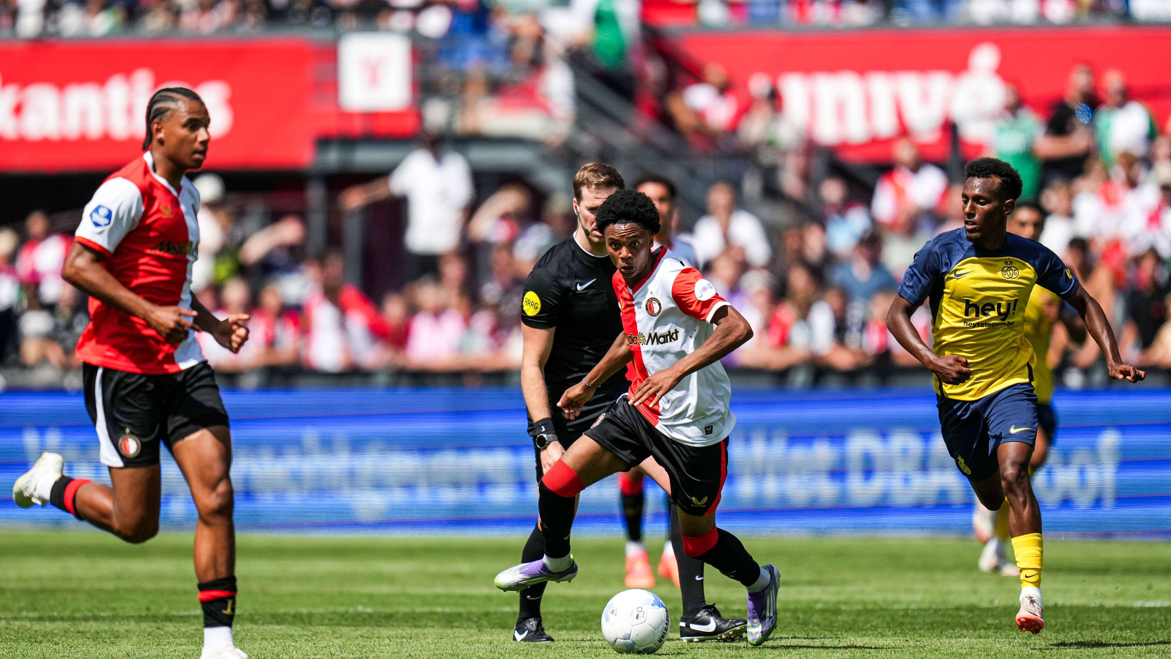 Alarm bells ringing at Ajax over three highly controversial transfers: 'This can’t be right!'  