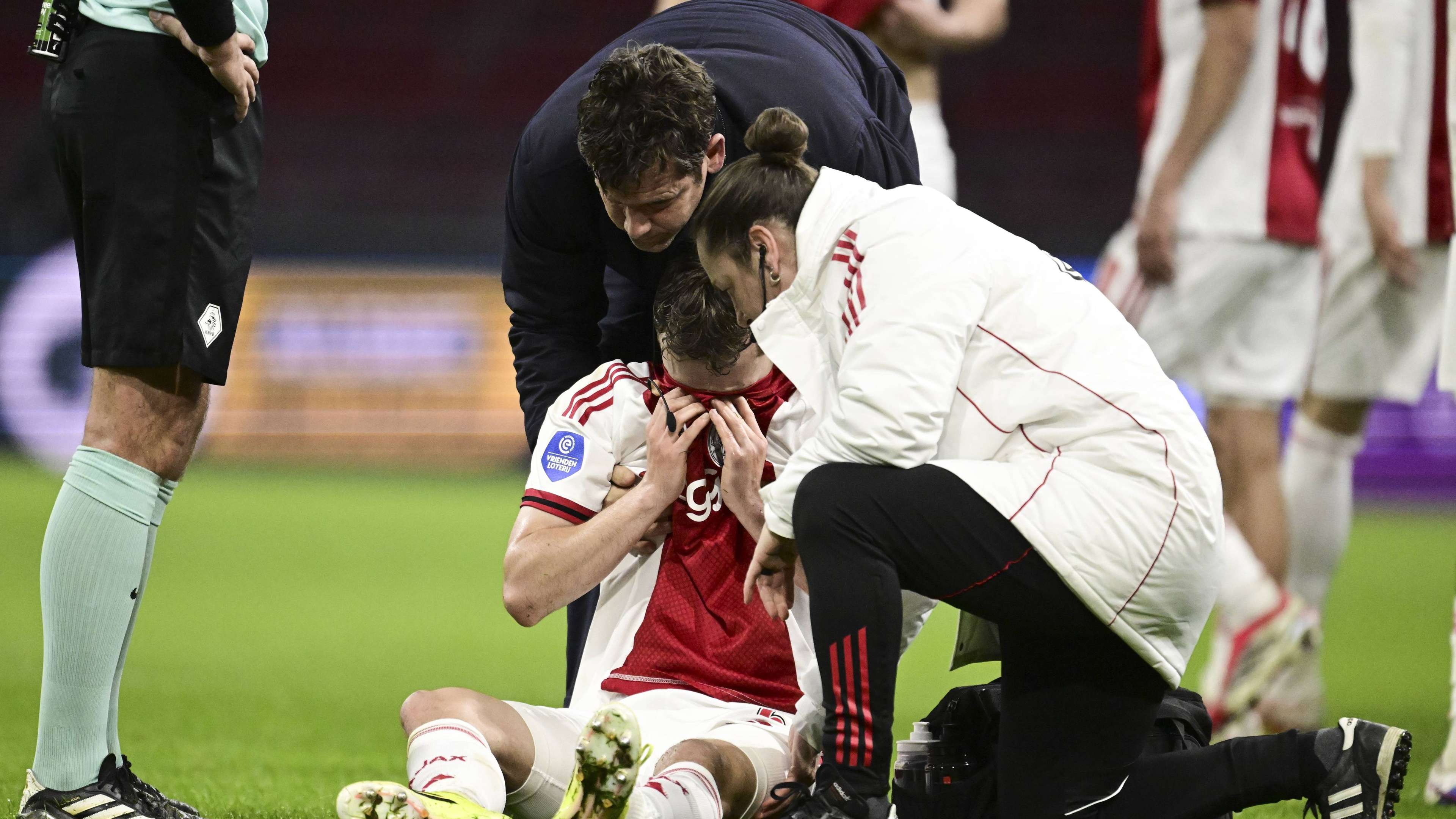 Ajax will be without Youri Regeer; Takehiro Tomiyasu and two others are doubtful  