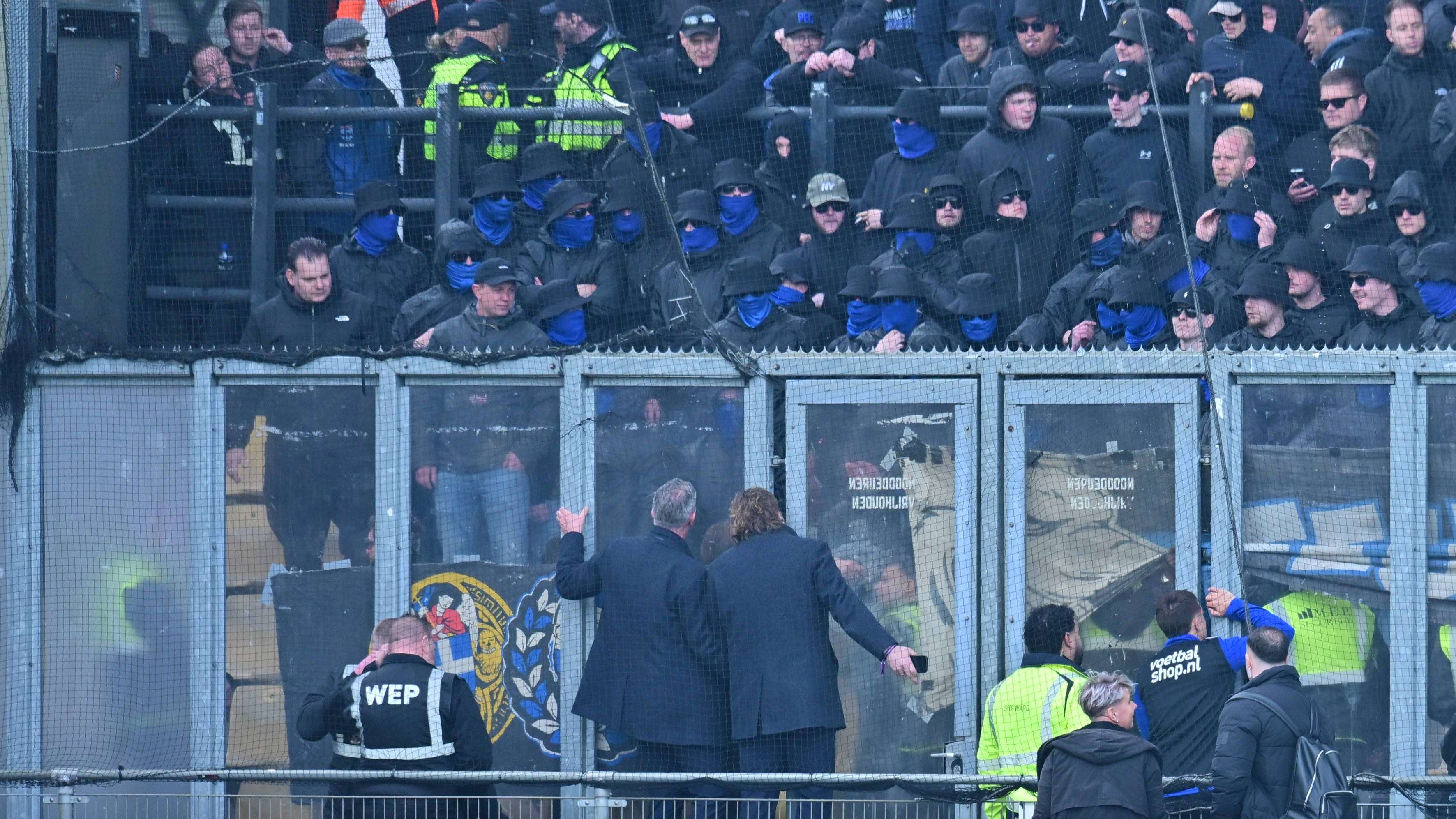Derksen comes down hard on both the rowdy fans and the PEC Zwolle board  