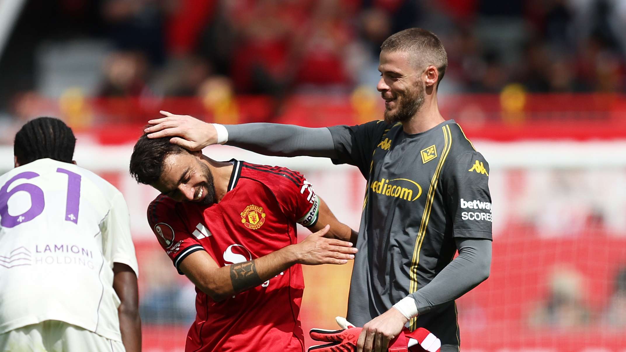 De Gea 'gives middle finger' to Bruno Fernandes  