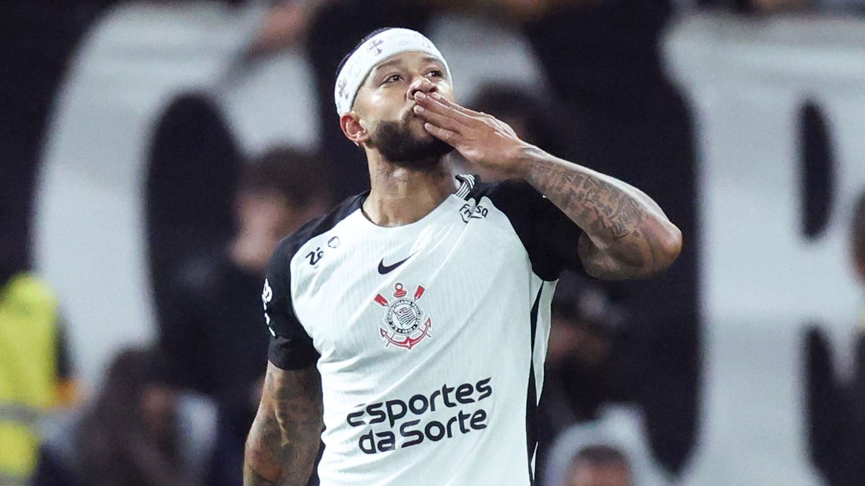 Depay must stay! Corinthians star tells club to extend contract  