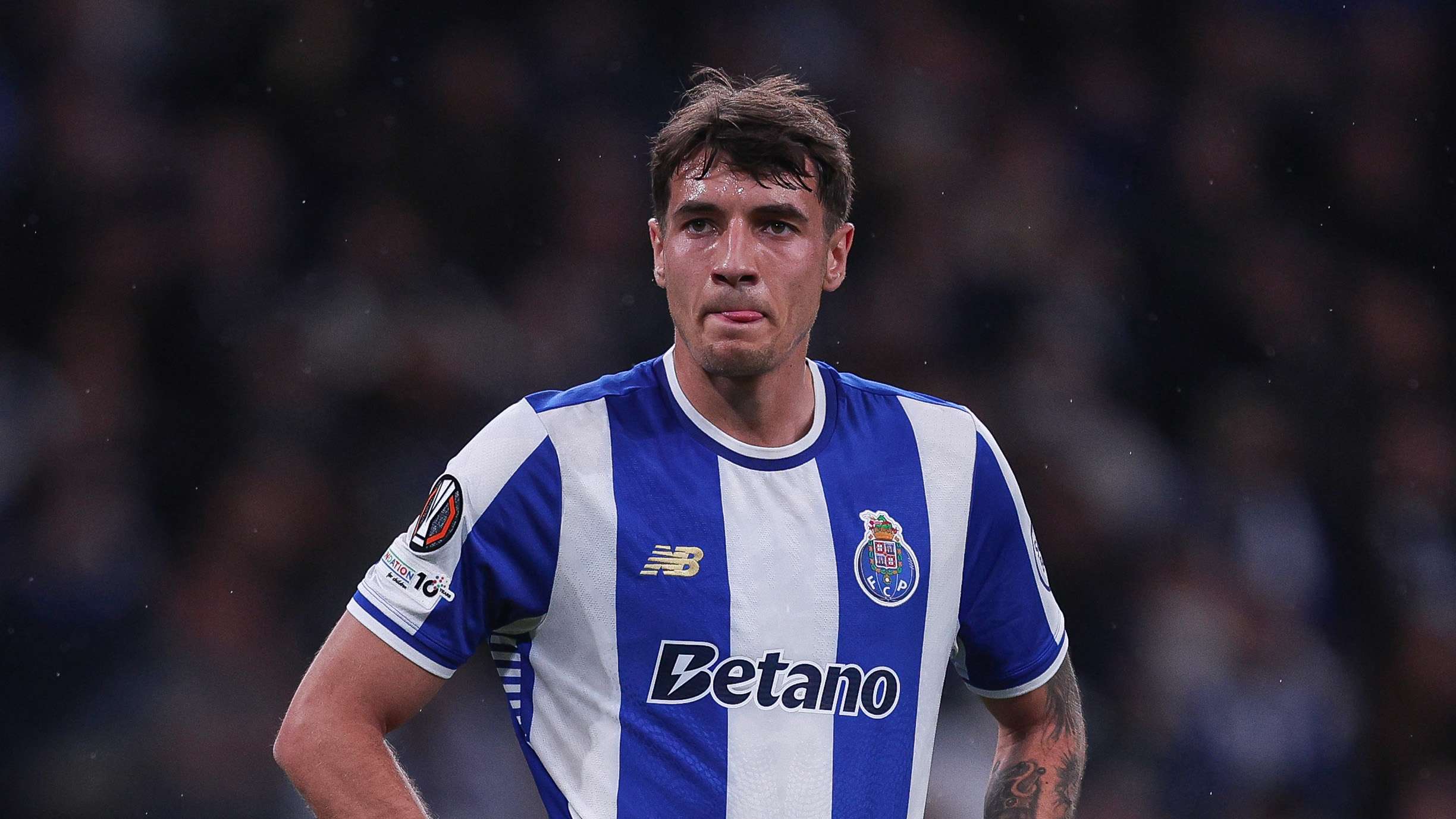 Porto confirm £19m signing of Arsenal defender  