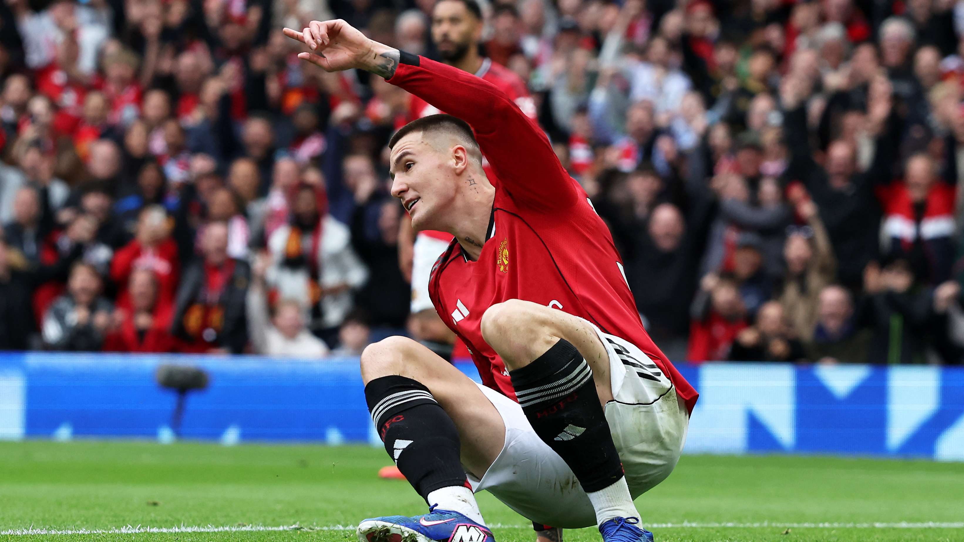 Huge Sesko injury concern for Man Utd as Carrick delivers update  