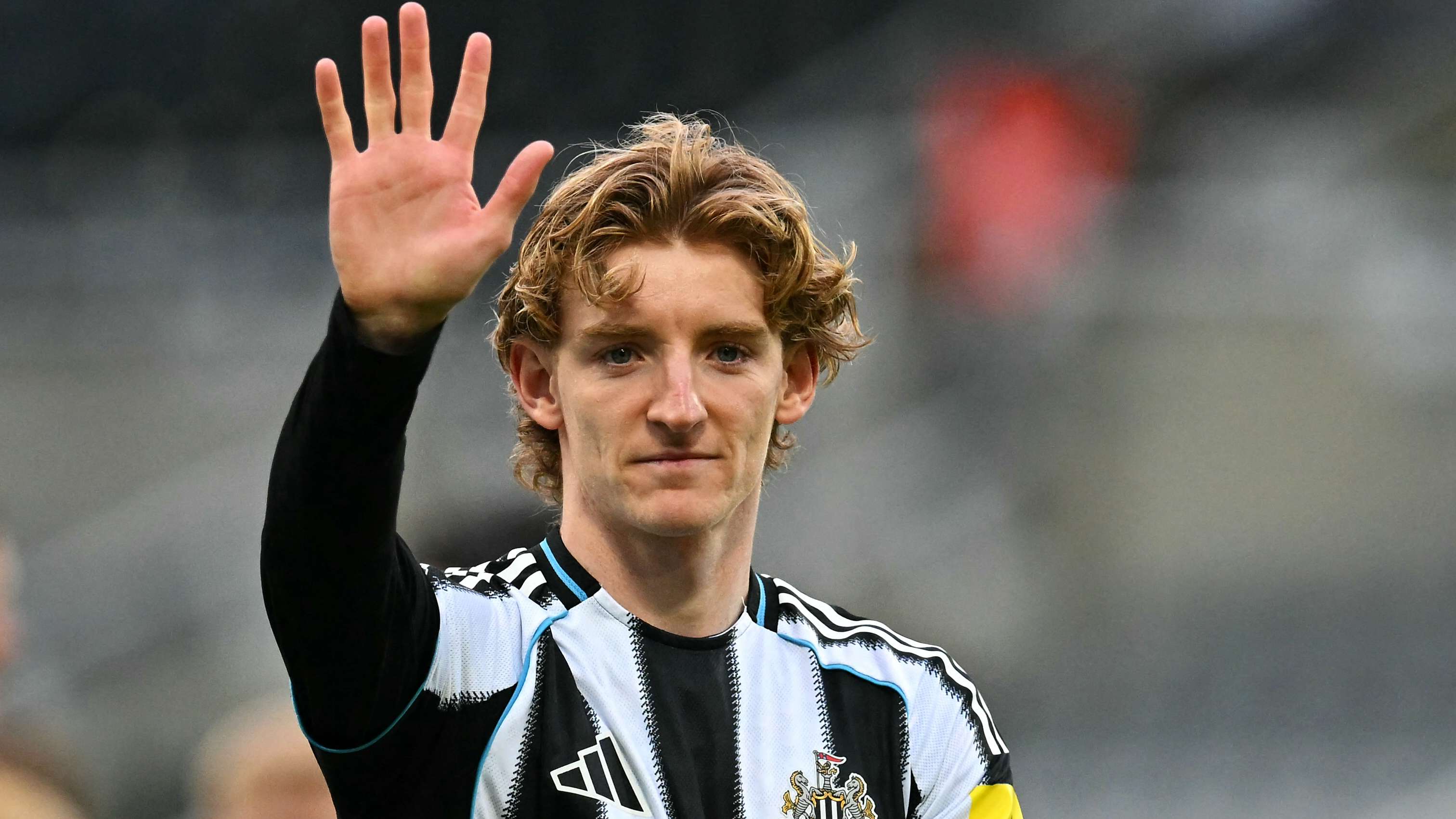 Barca make £69m Gordon bid  