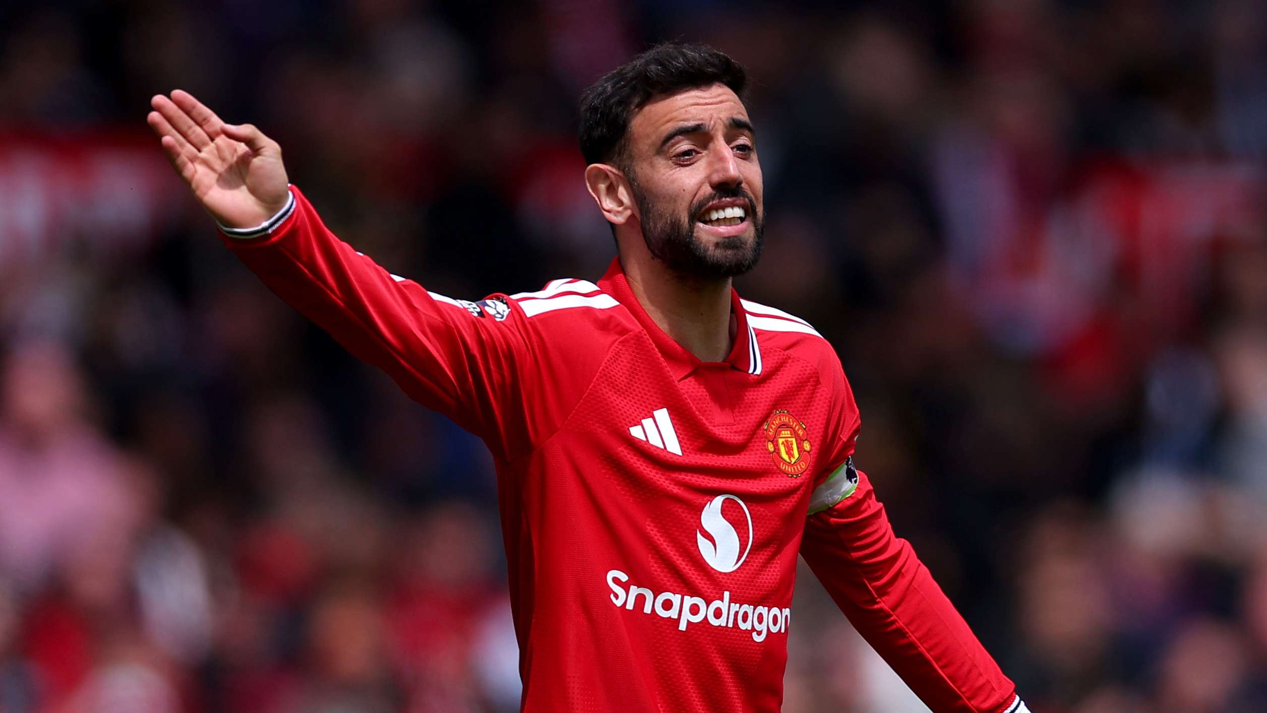 Fernandes wins PL Player of the Season as O'Reilly takes Young Player award  