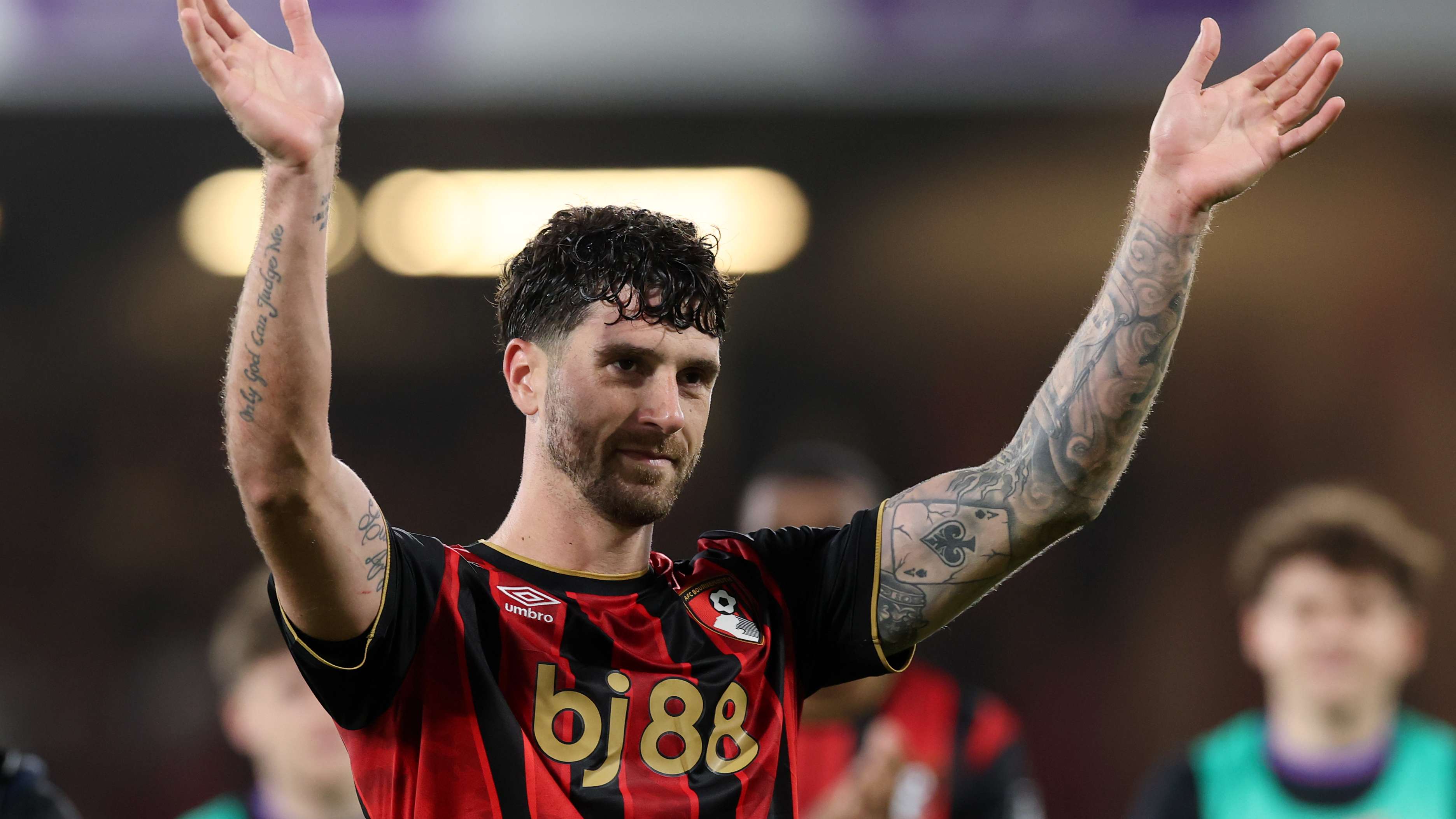 Bournemouth star Senesi agrees move to PL rival & signs four-year contract  