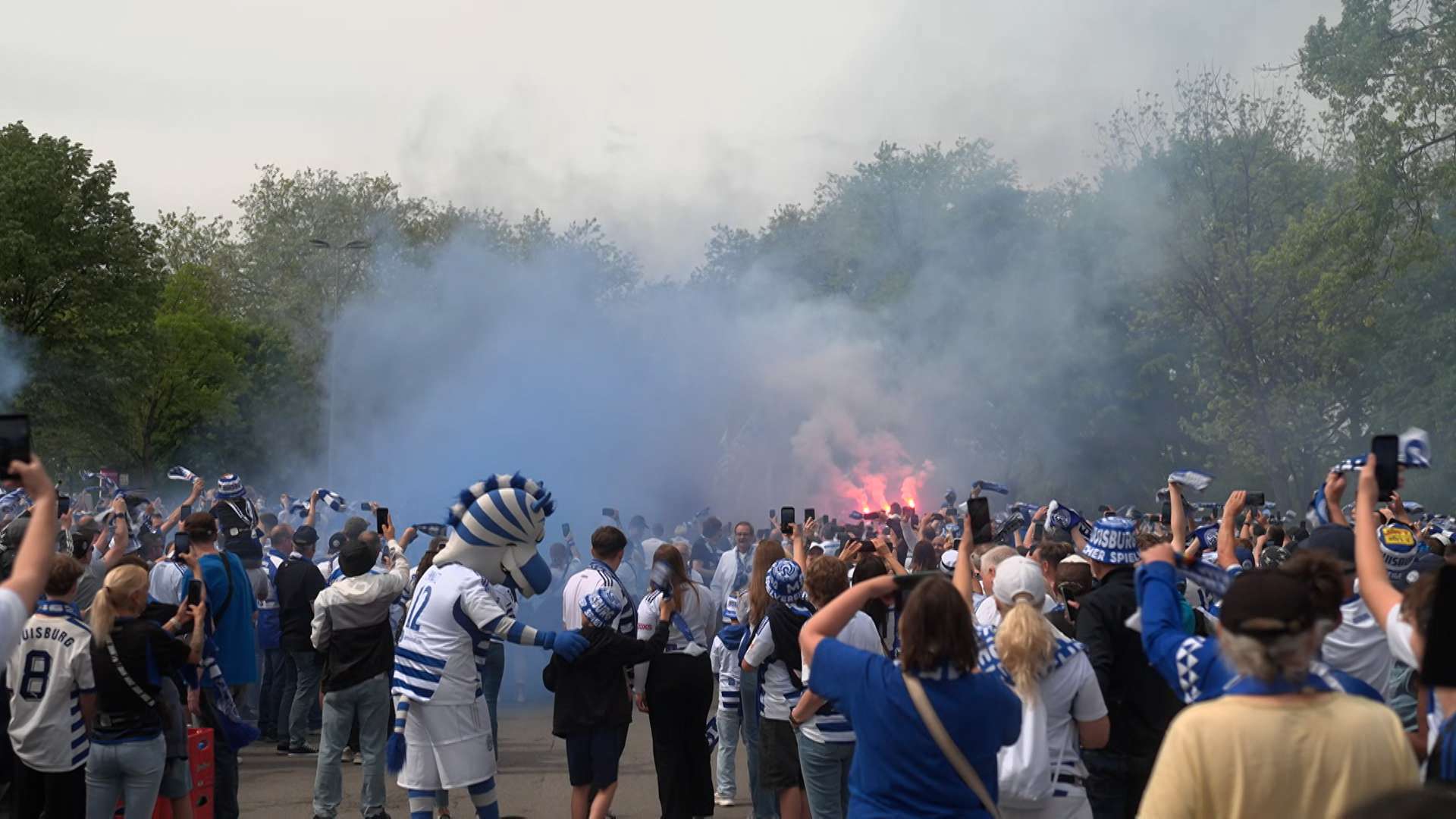 Last-minute drama in the top-of-the-table clash: Duisburg draw level with Cottbus  