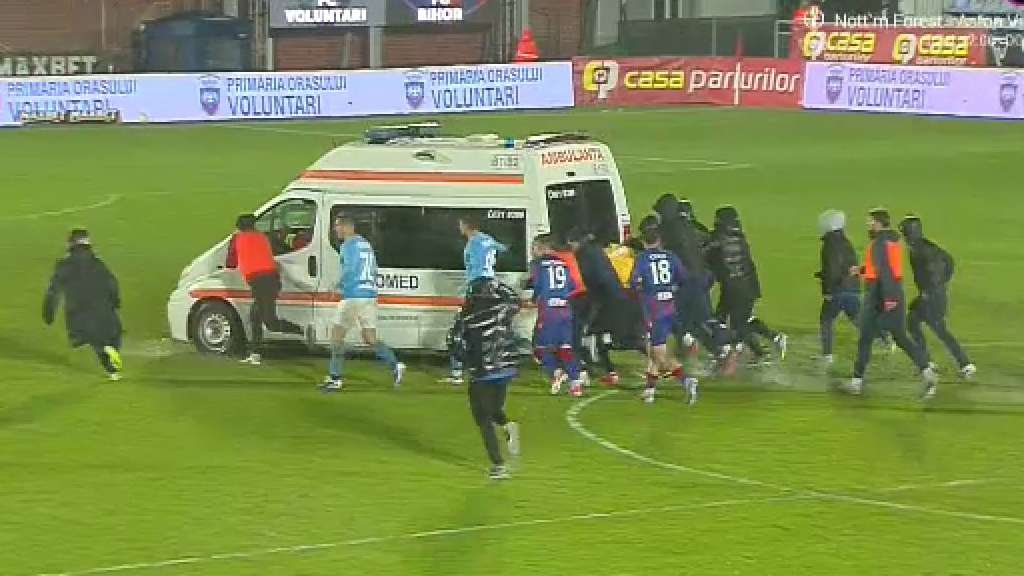 📽️ | Ambulance pushed across waterlogged pitch after injury  