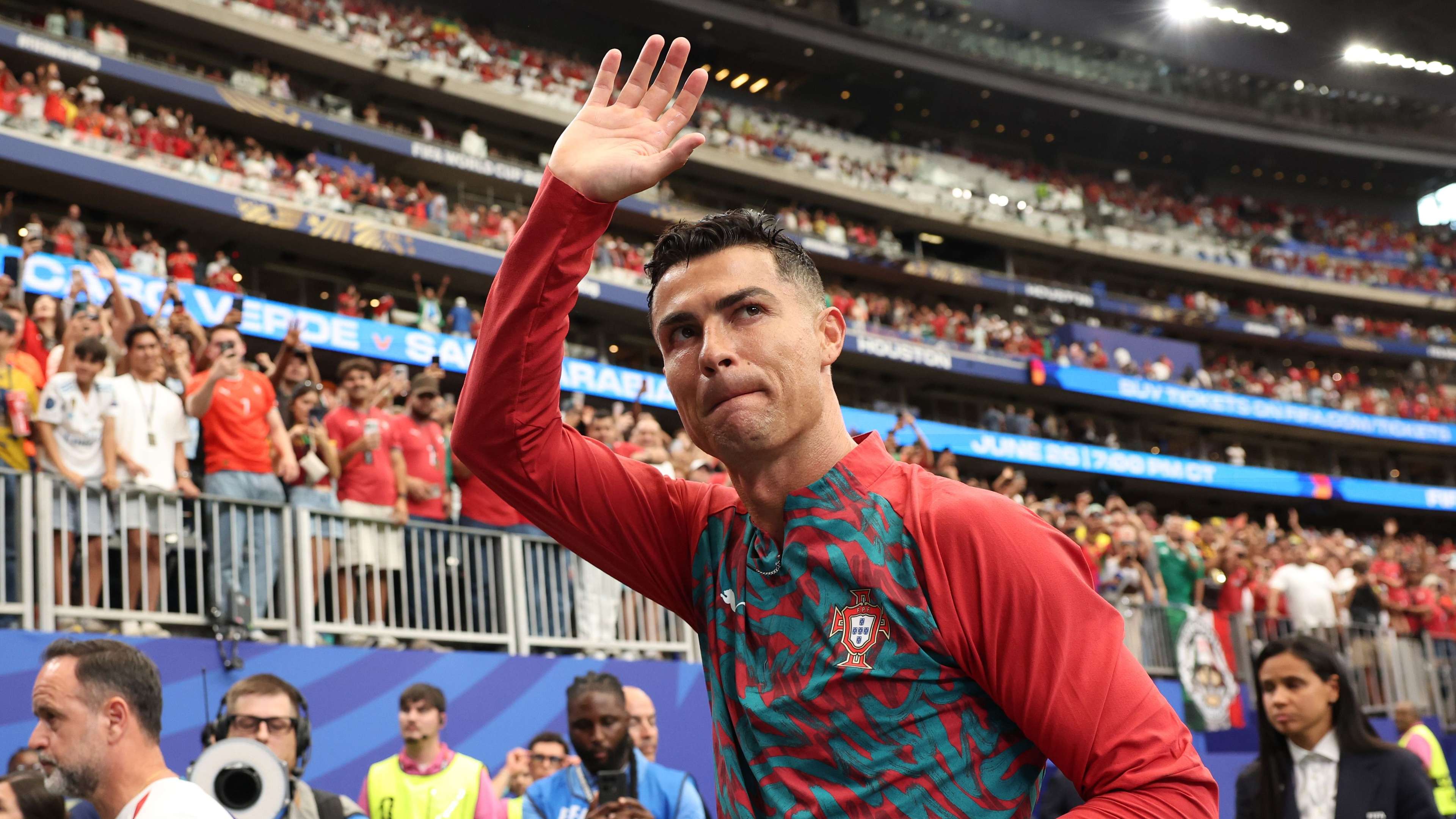 Butt explains why 'people are standoffish' with Ronaldo  