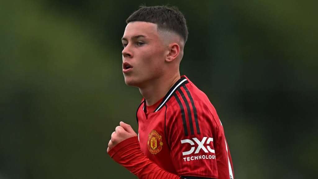 Kai Rooney signs Utd scholarship alongside Carrick’s son Jacey  