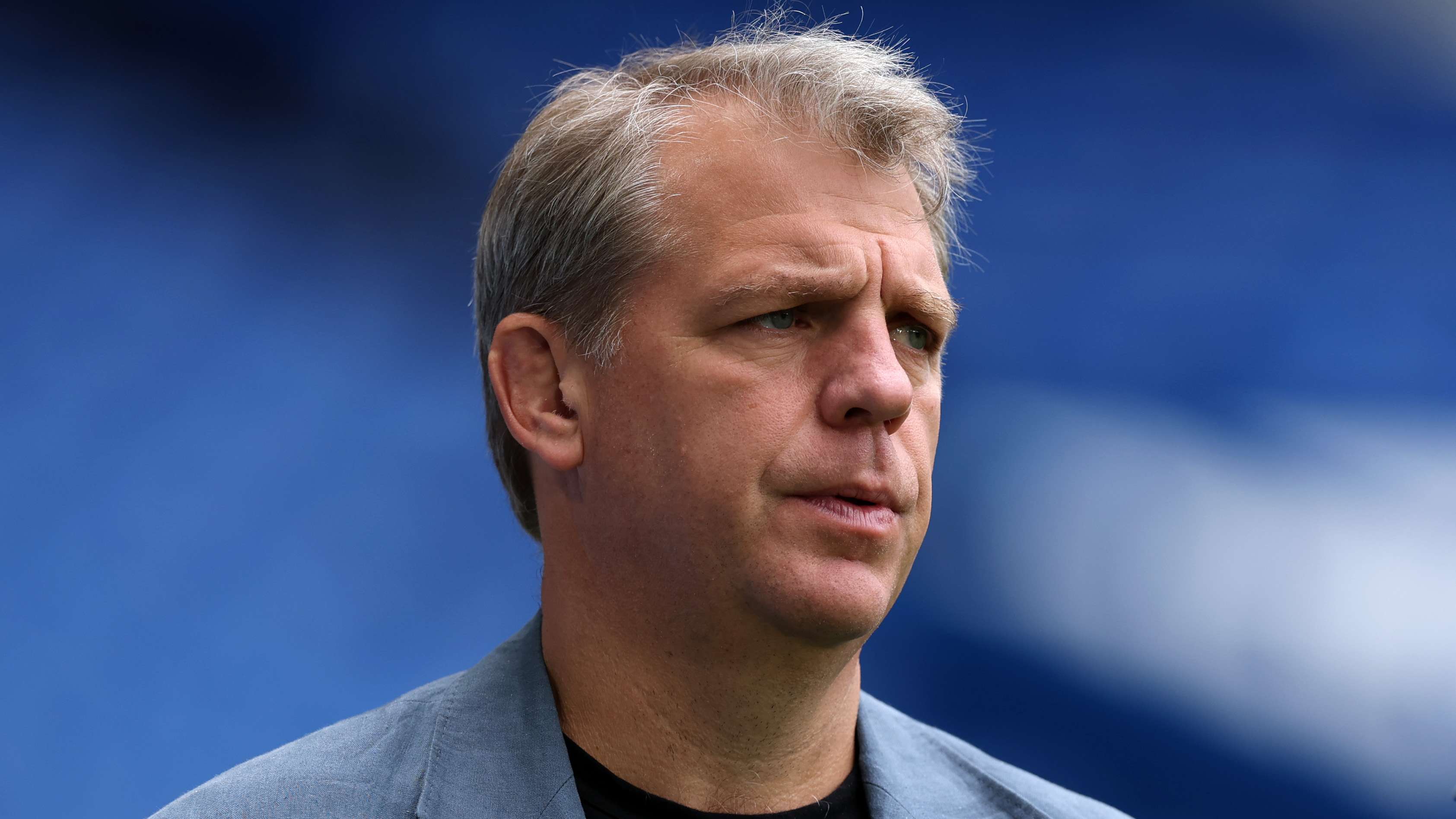 Due to disputes: Chelsea's owner negotiates to sell his stake  