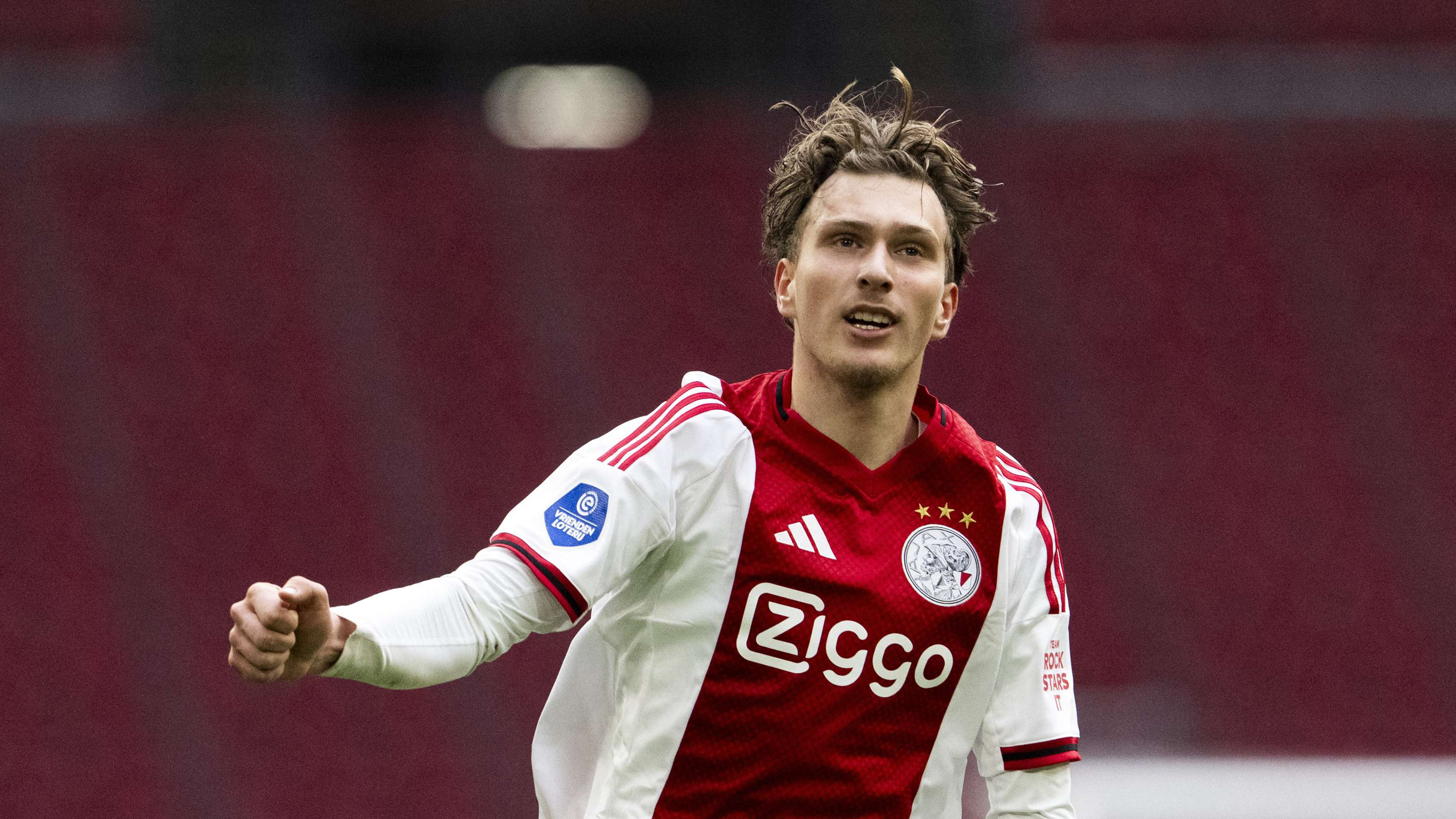PSG reach verbal agreement with Ajax for Mika Godts  