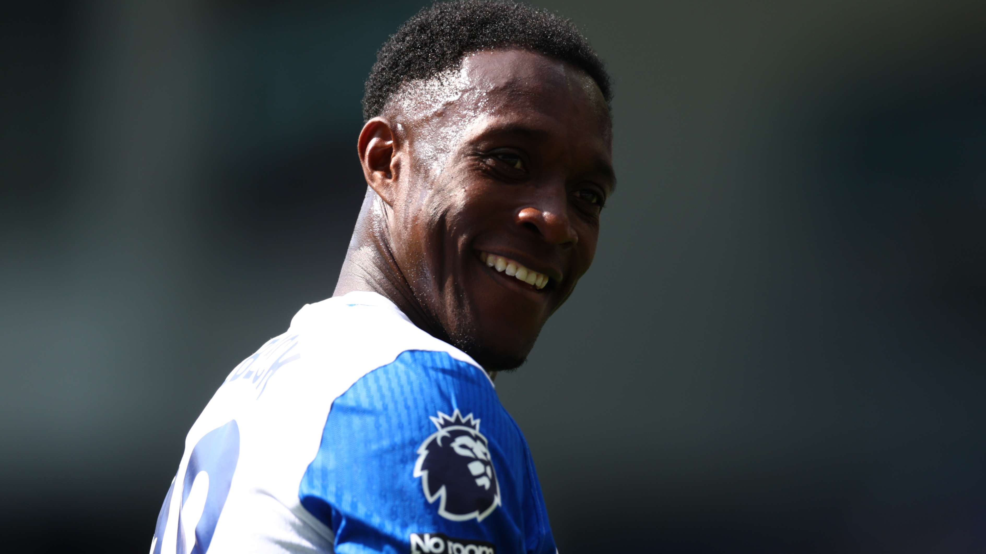 Welbeck joins Chelsea in shock move  