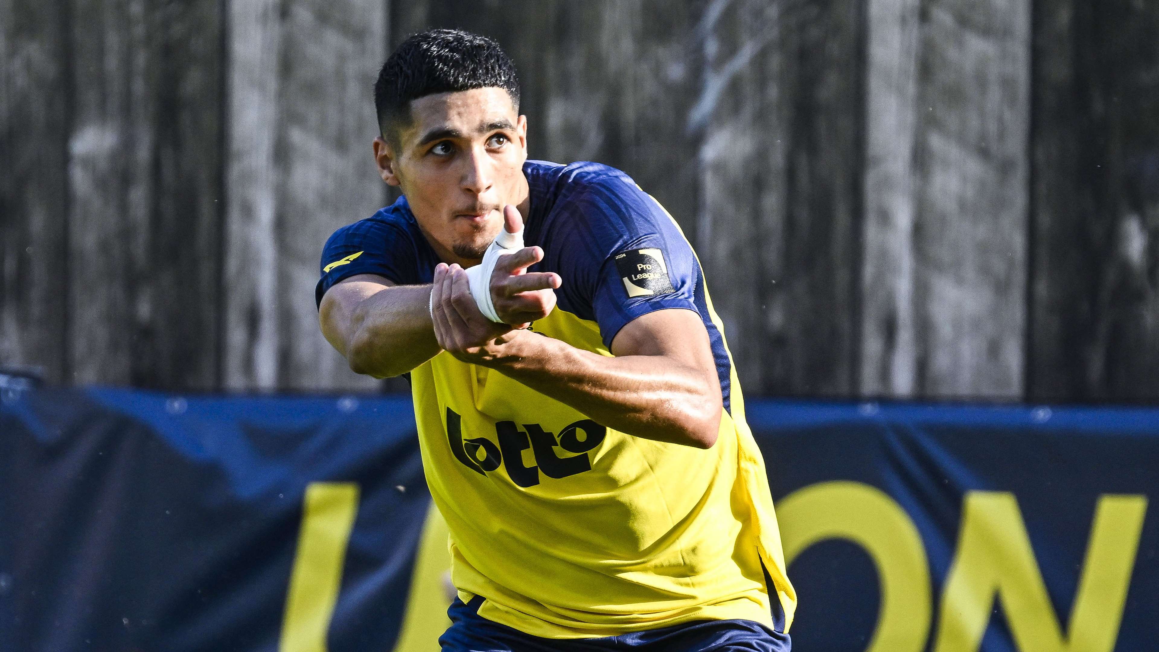Crystal Palace complete £21m signing of versatile Israel winger Khalaili  