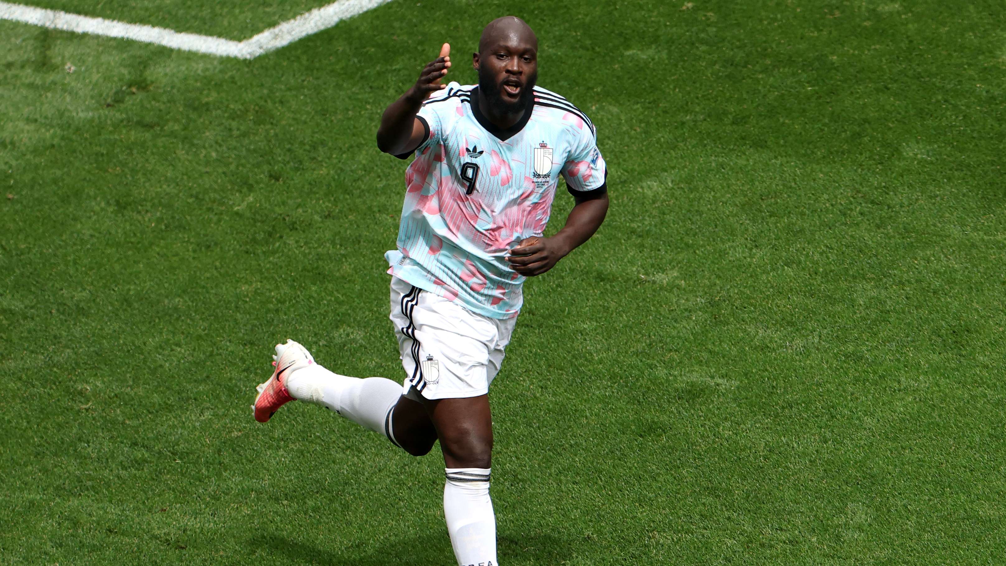 Lukaku joins Greenwood and Ake at Fenerbahce  