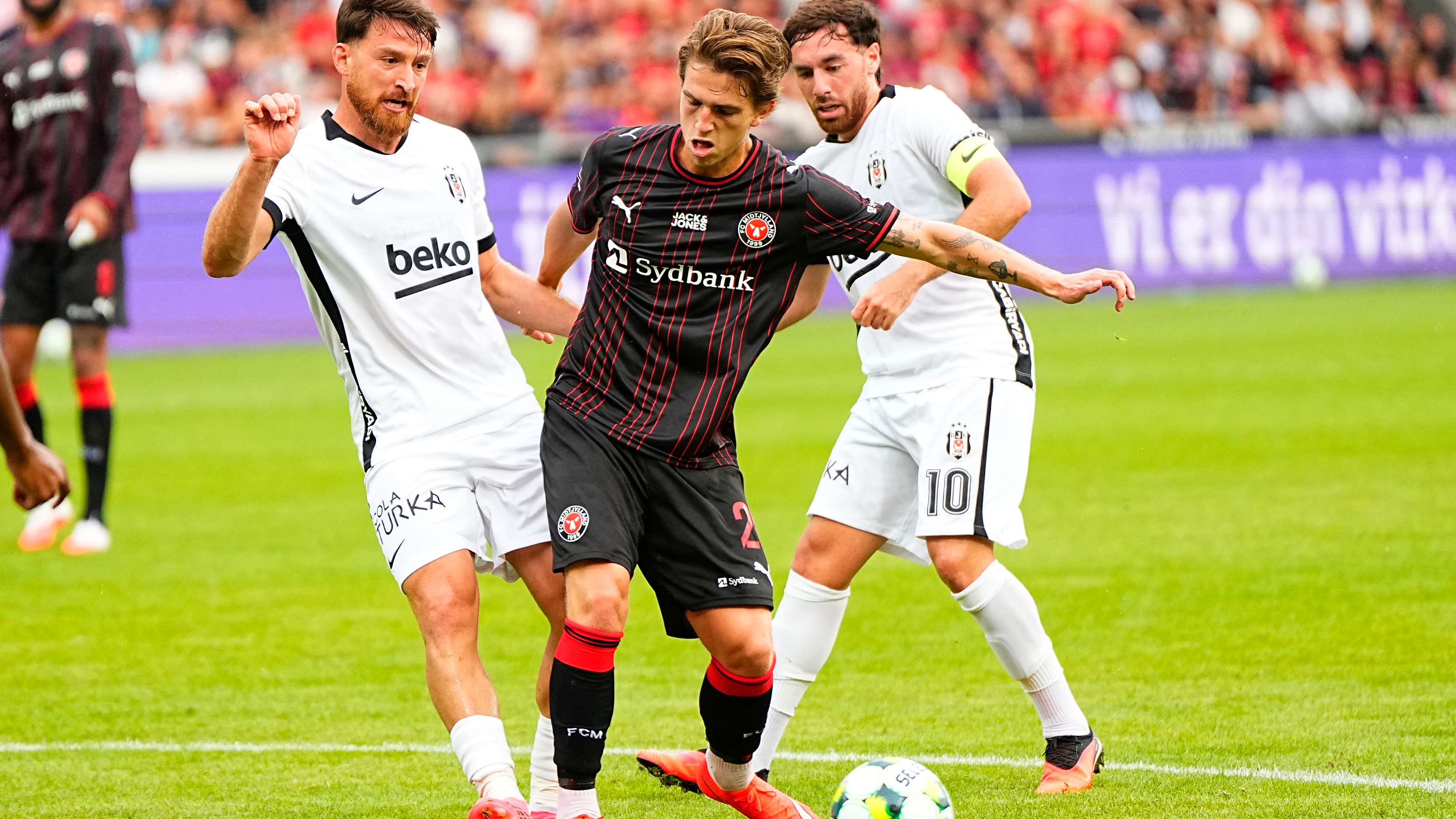 AZ close in on their own transfer record and suddenly have the desired reinforcement in place  