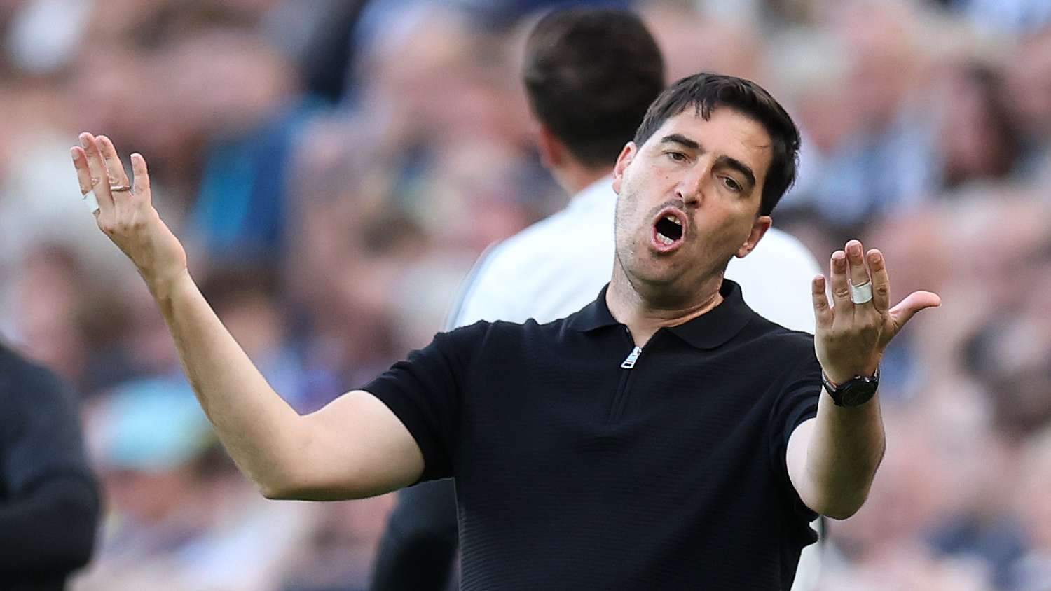What he did sparks controversy: Iraola erupts in anger at the referee of the Nottingham match  