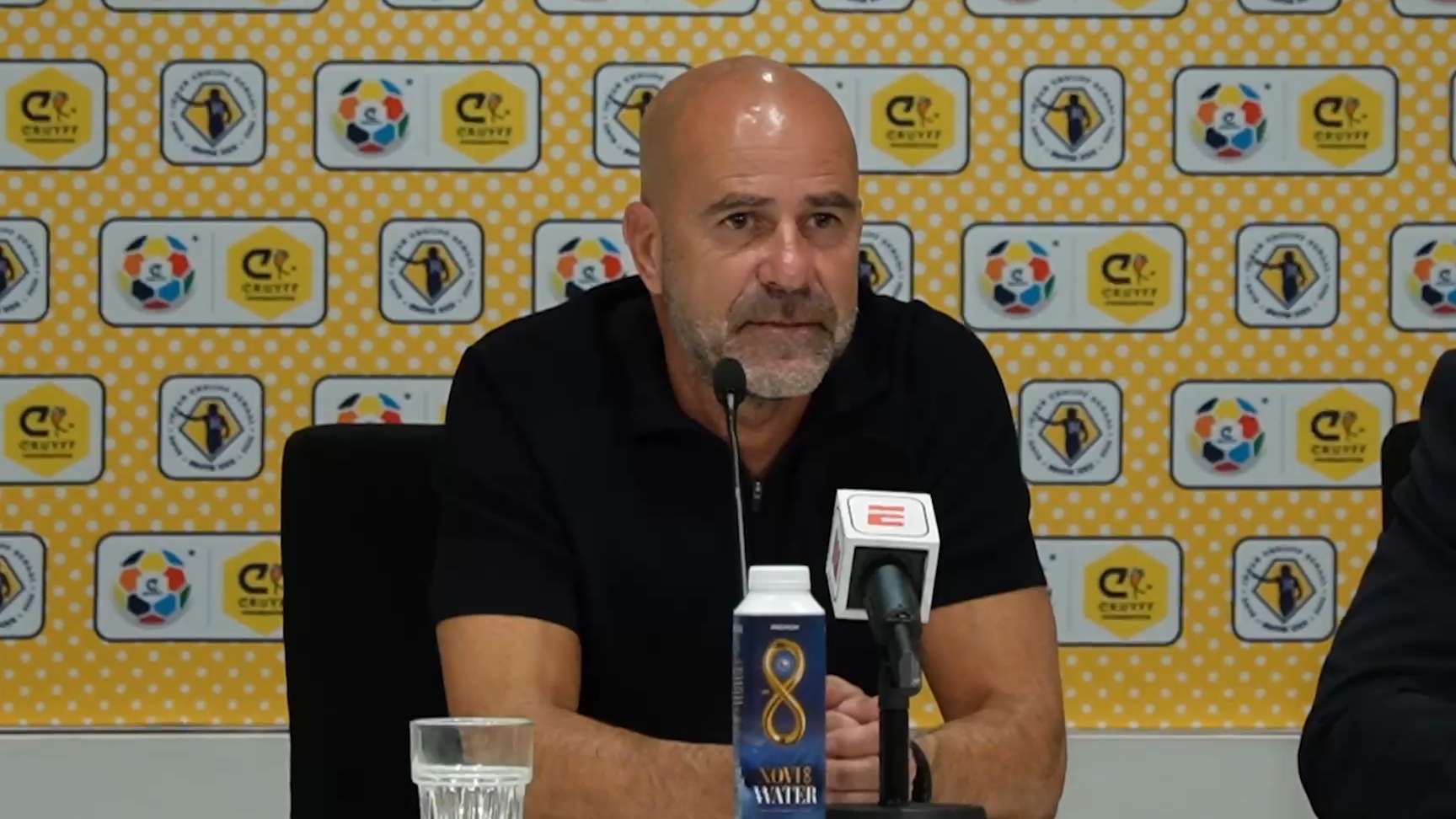Peter Bosz annoys journalist with cynical answer to question about Ajax  