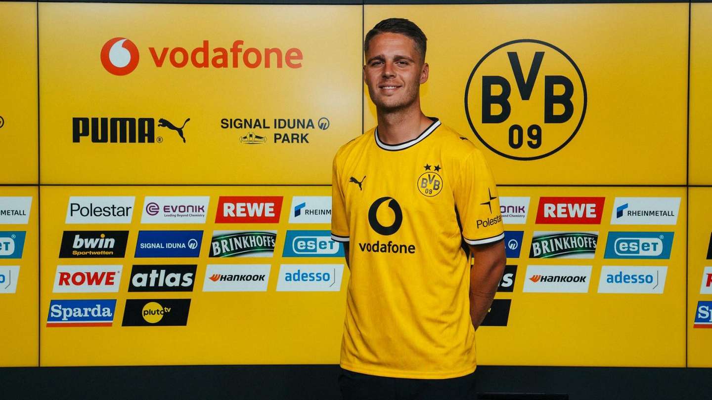 Borussia Dortmund complete signing of midfielder Joey Veerman  