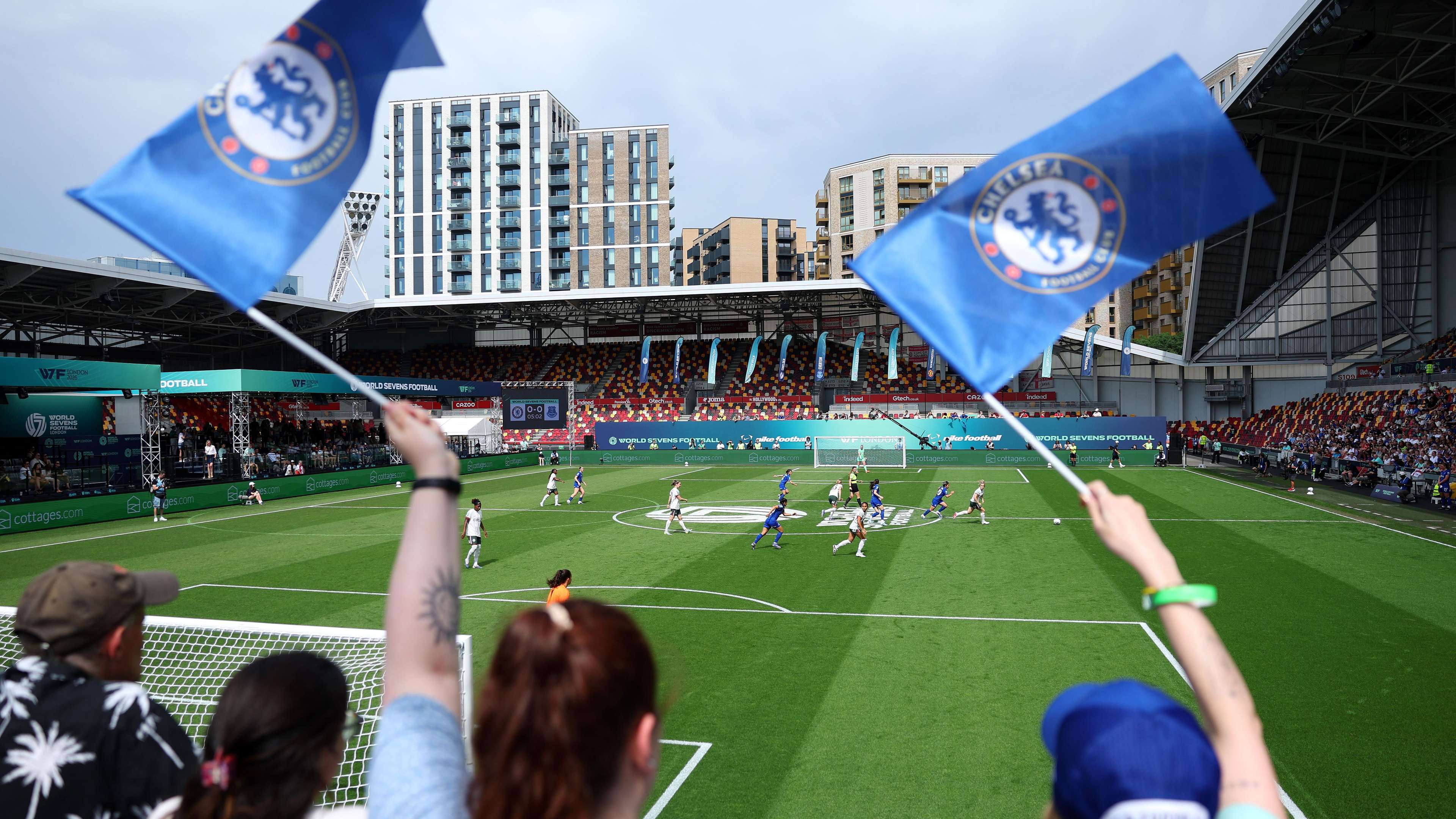 Arsenal star's talented cousin joins London rivals  