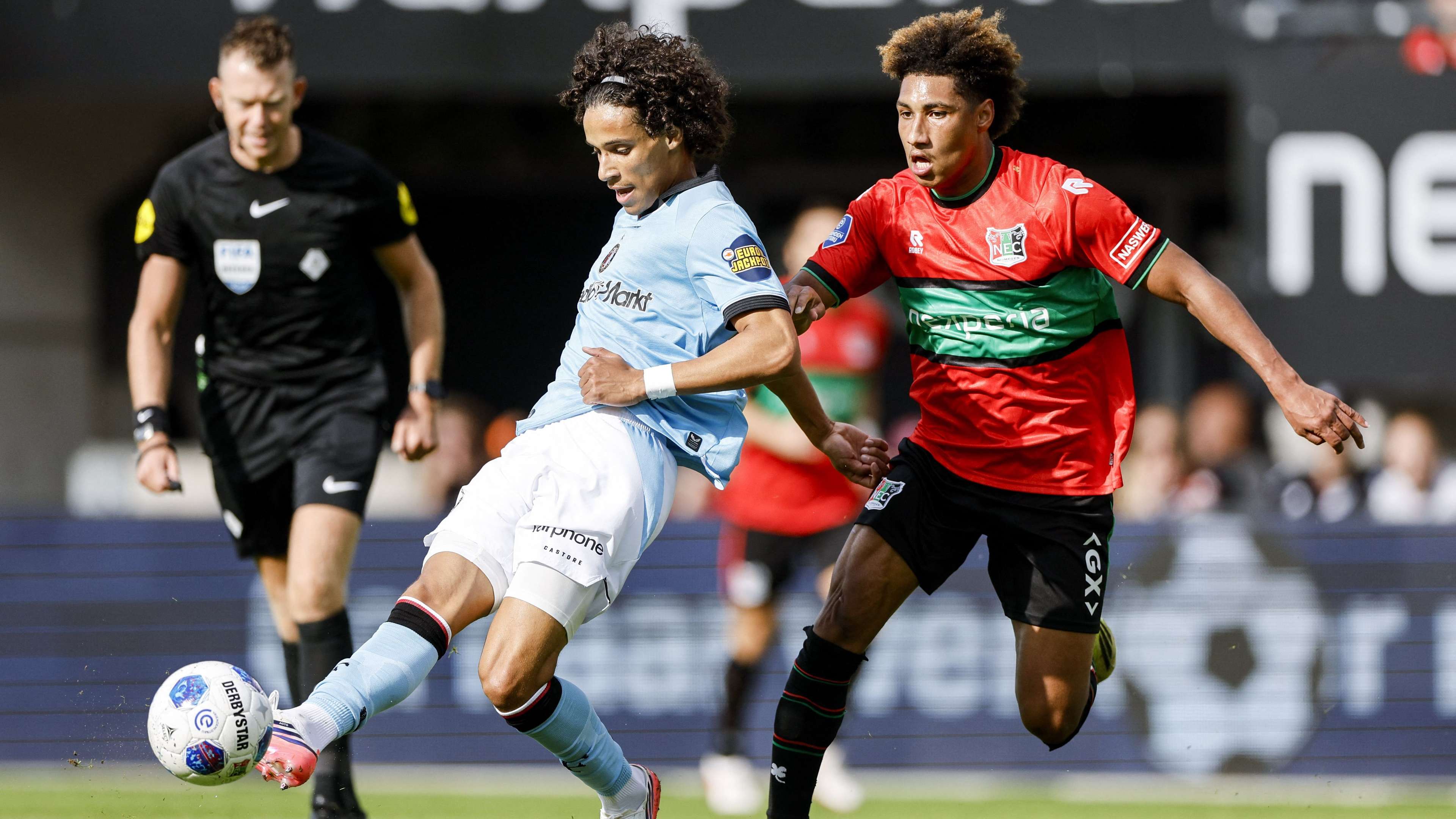 The Saudi league piles on the pressure from afar: an Arab star sparks a crisis inside Feyenoord before Barcelona  