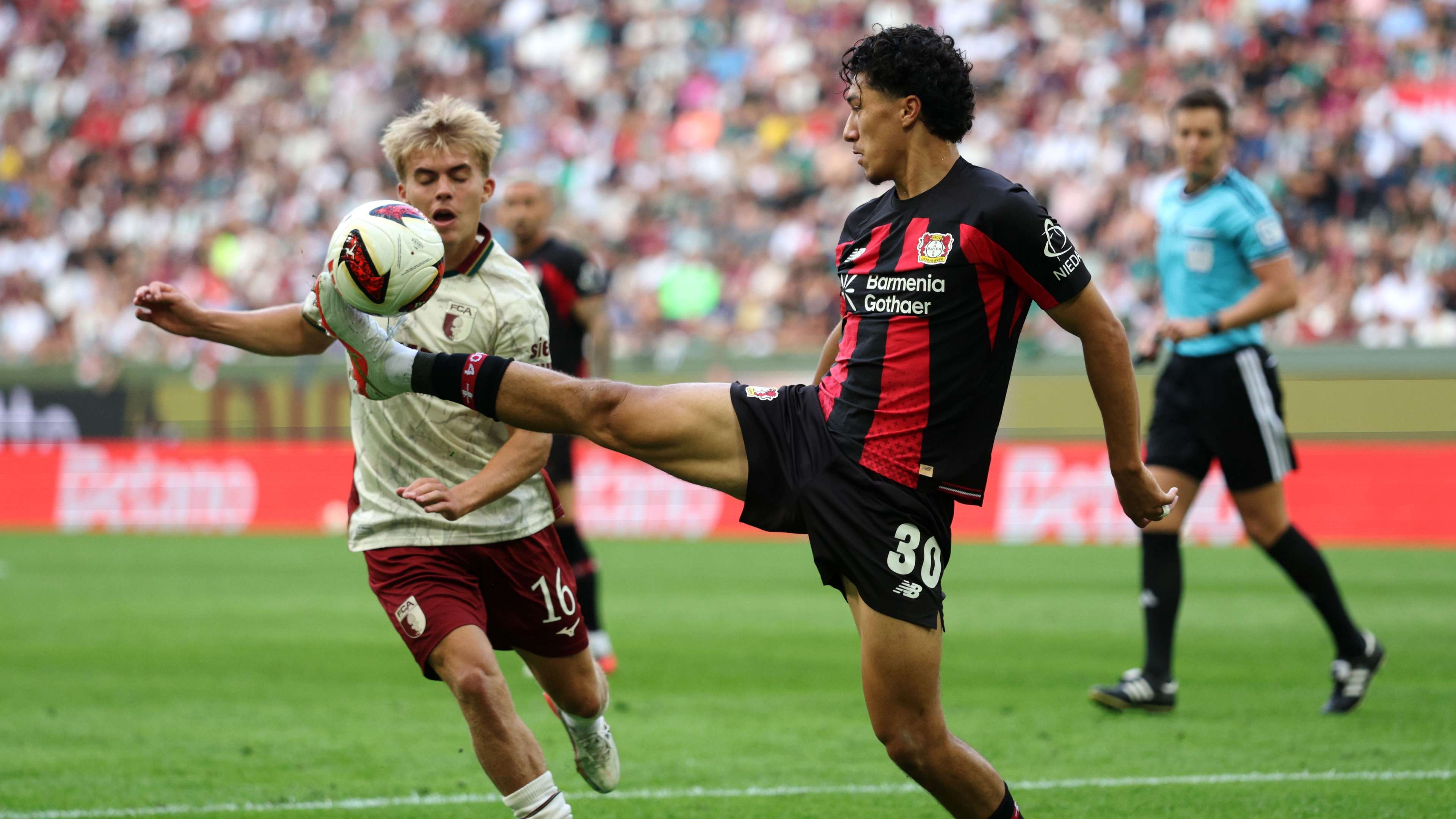 Arsenal and Man Utd scouting €70m-rated midfield gem  