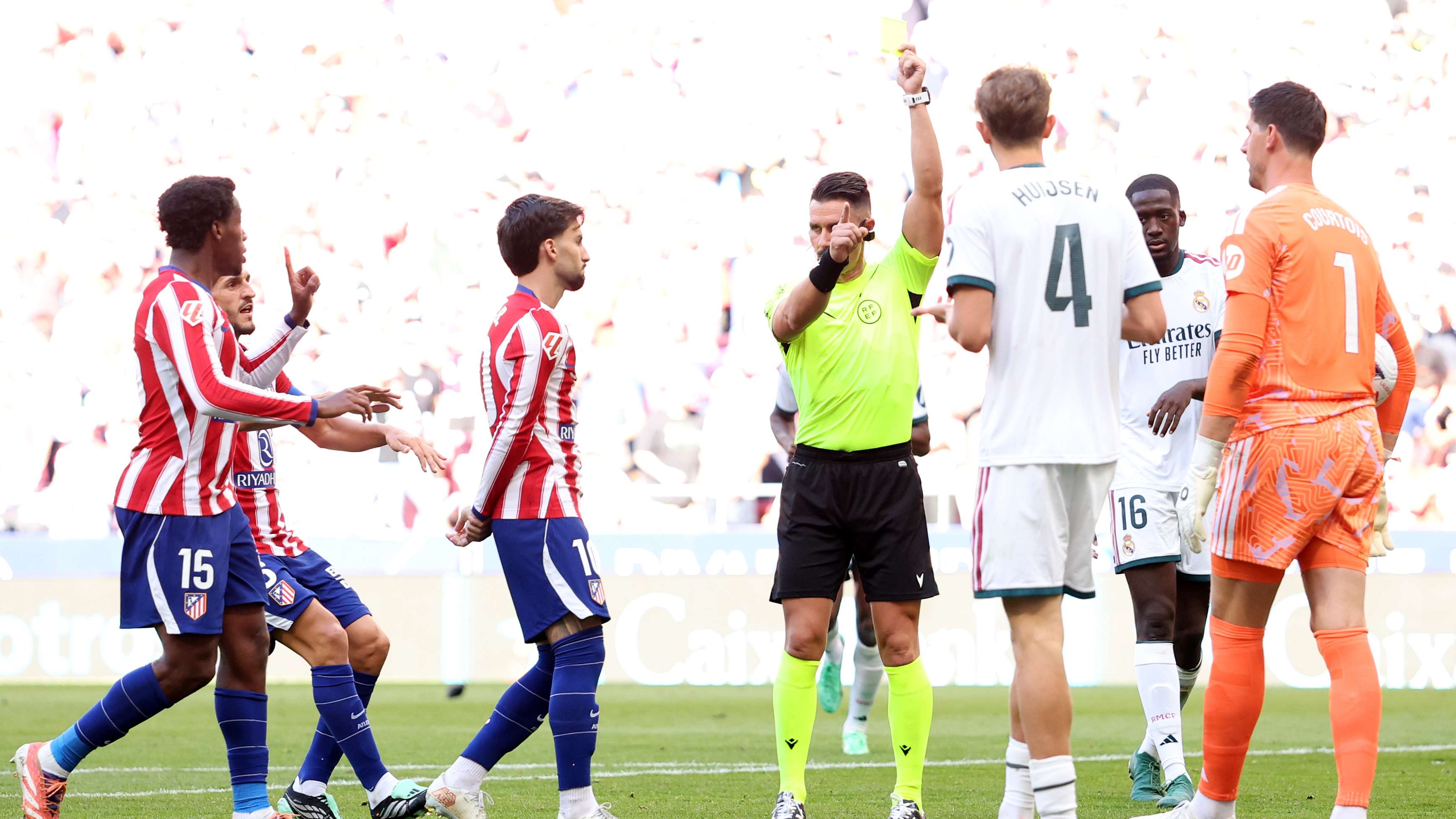 The refereeing committee drops a bombshell after the derby: a string of officiating errors in Atletico's favour  