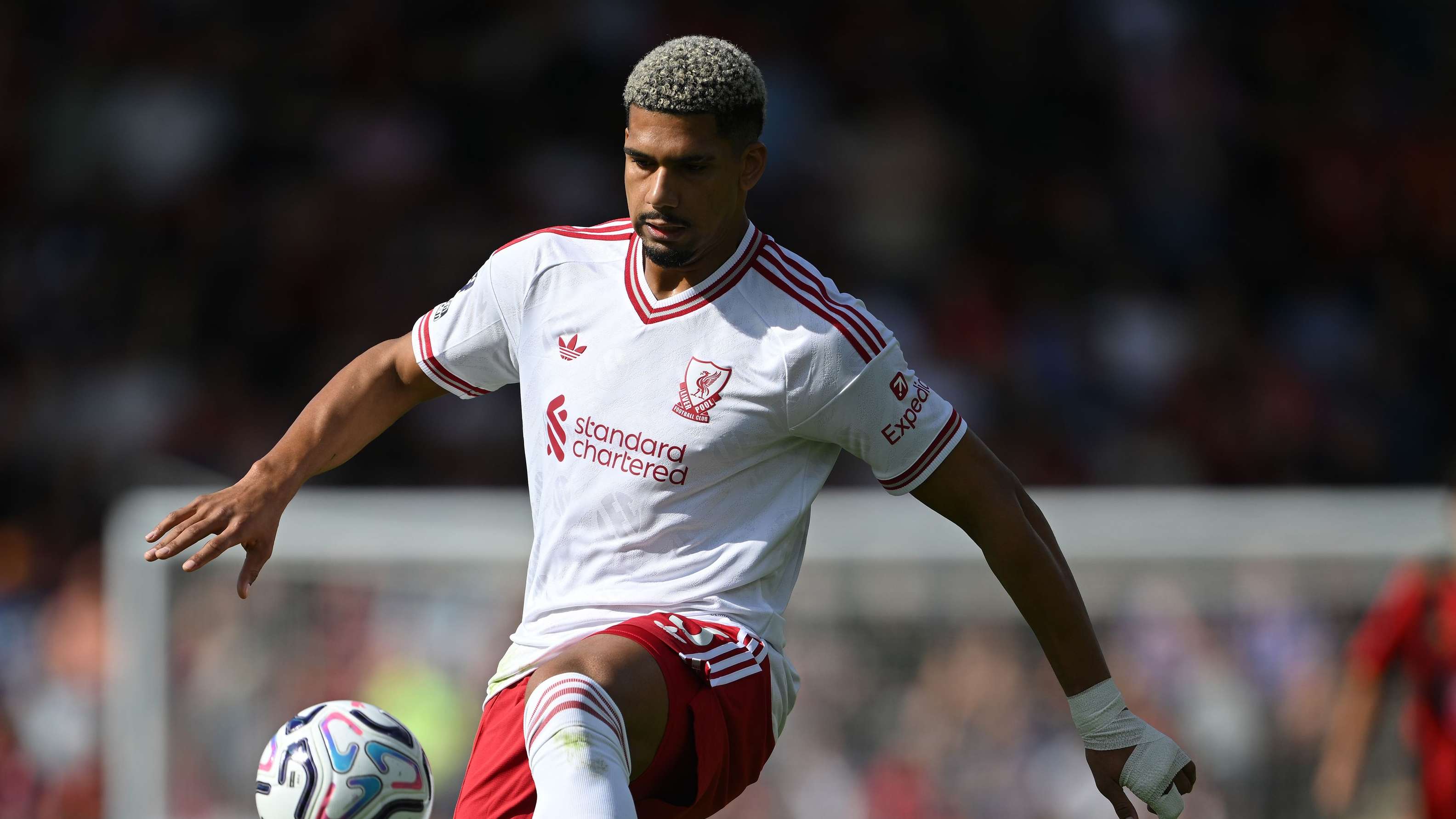 Araújo's brilliance puts Liverpool in front of a difficult decision  