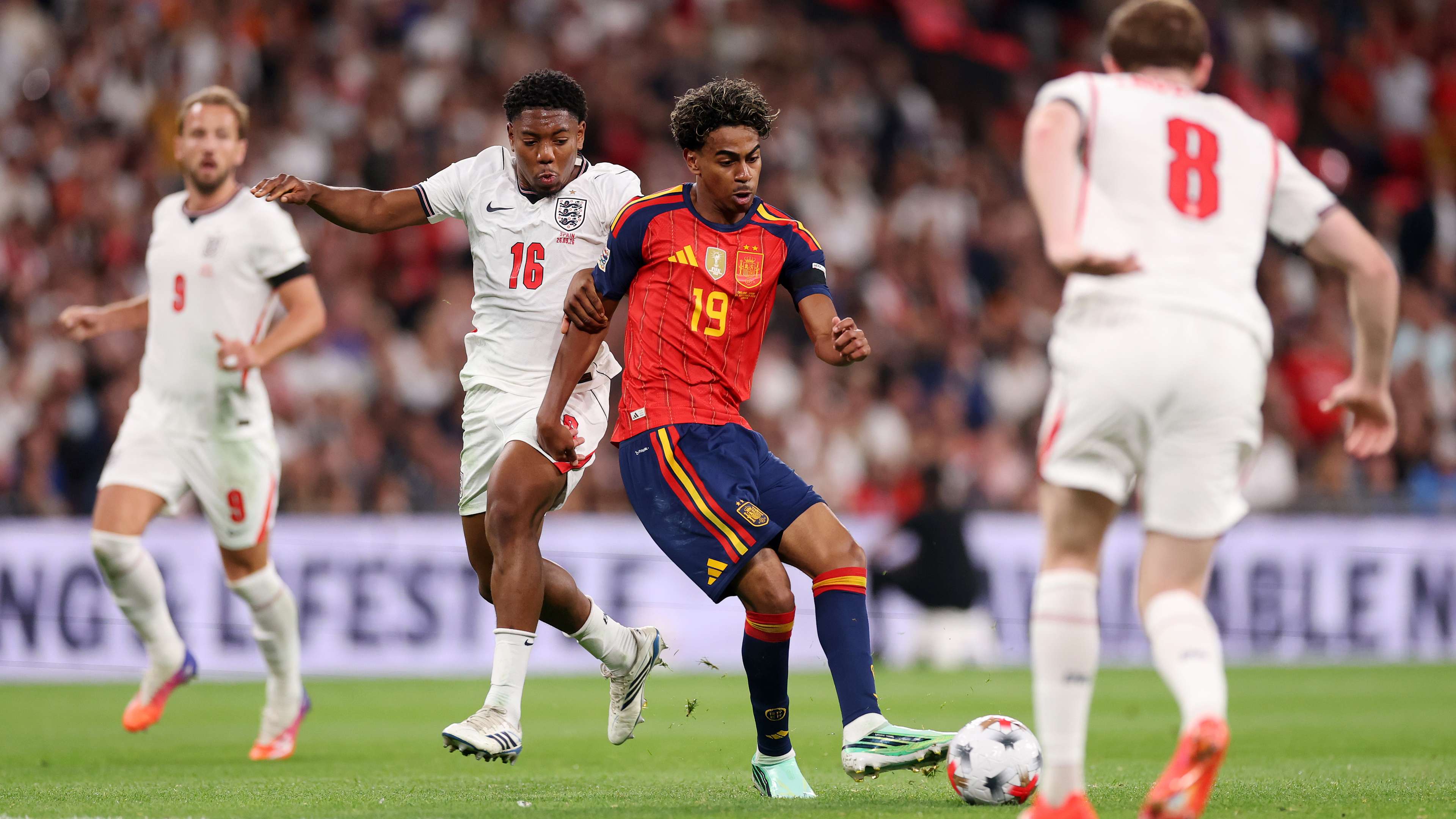Lamine outshines Kane: global admiration for Yamal's performance against England  