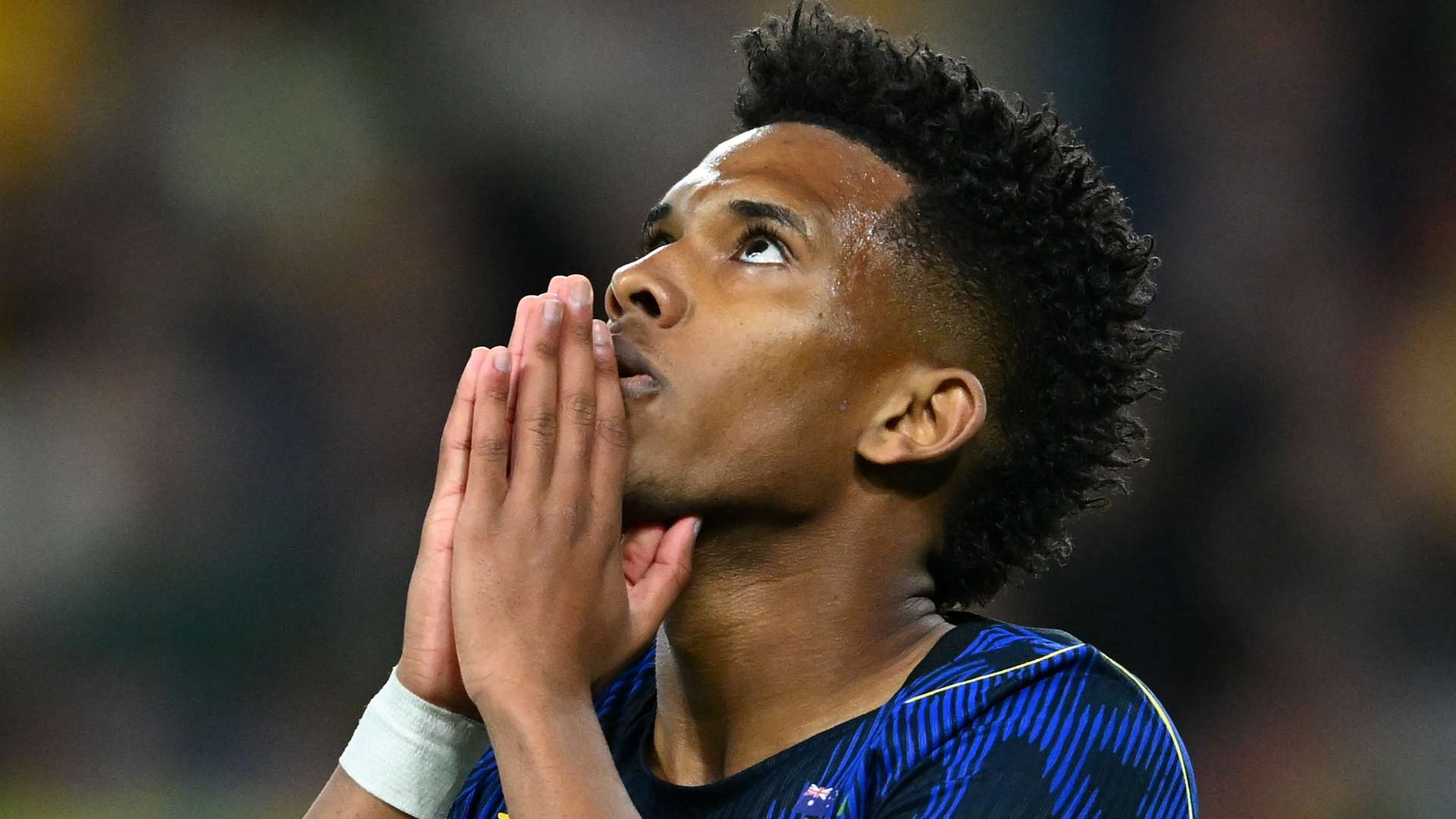 Learn rather than leave! Estevao given Chelsea transfer advice  