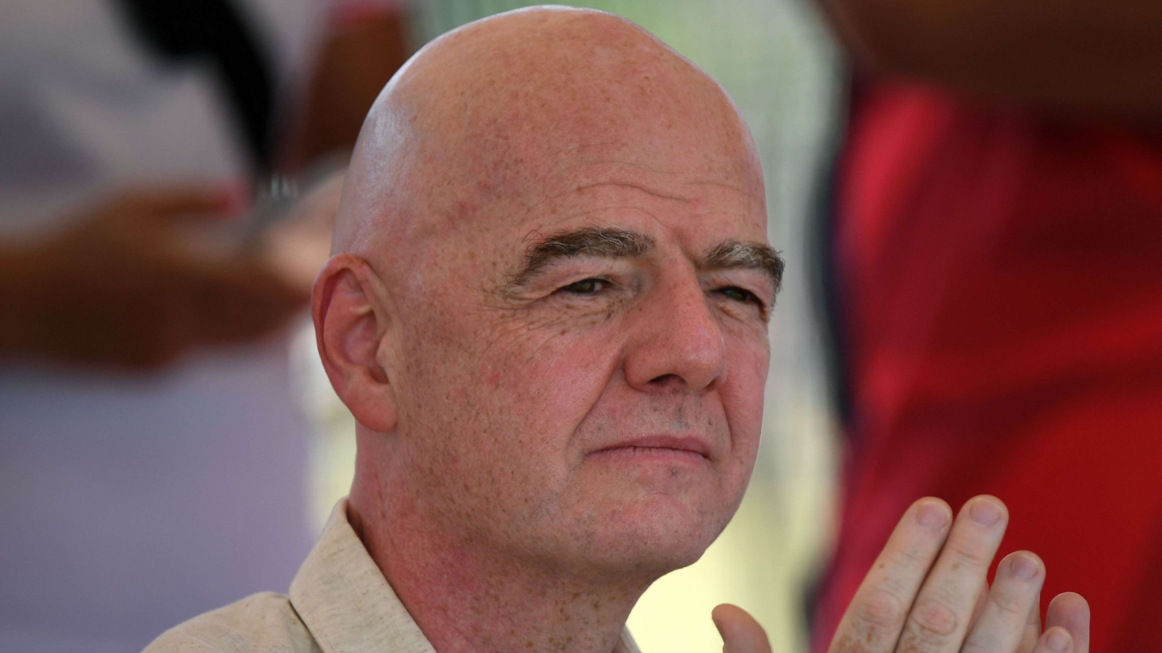 Infantino apology fails to end FIFA crisis  