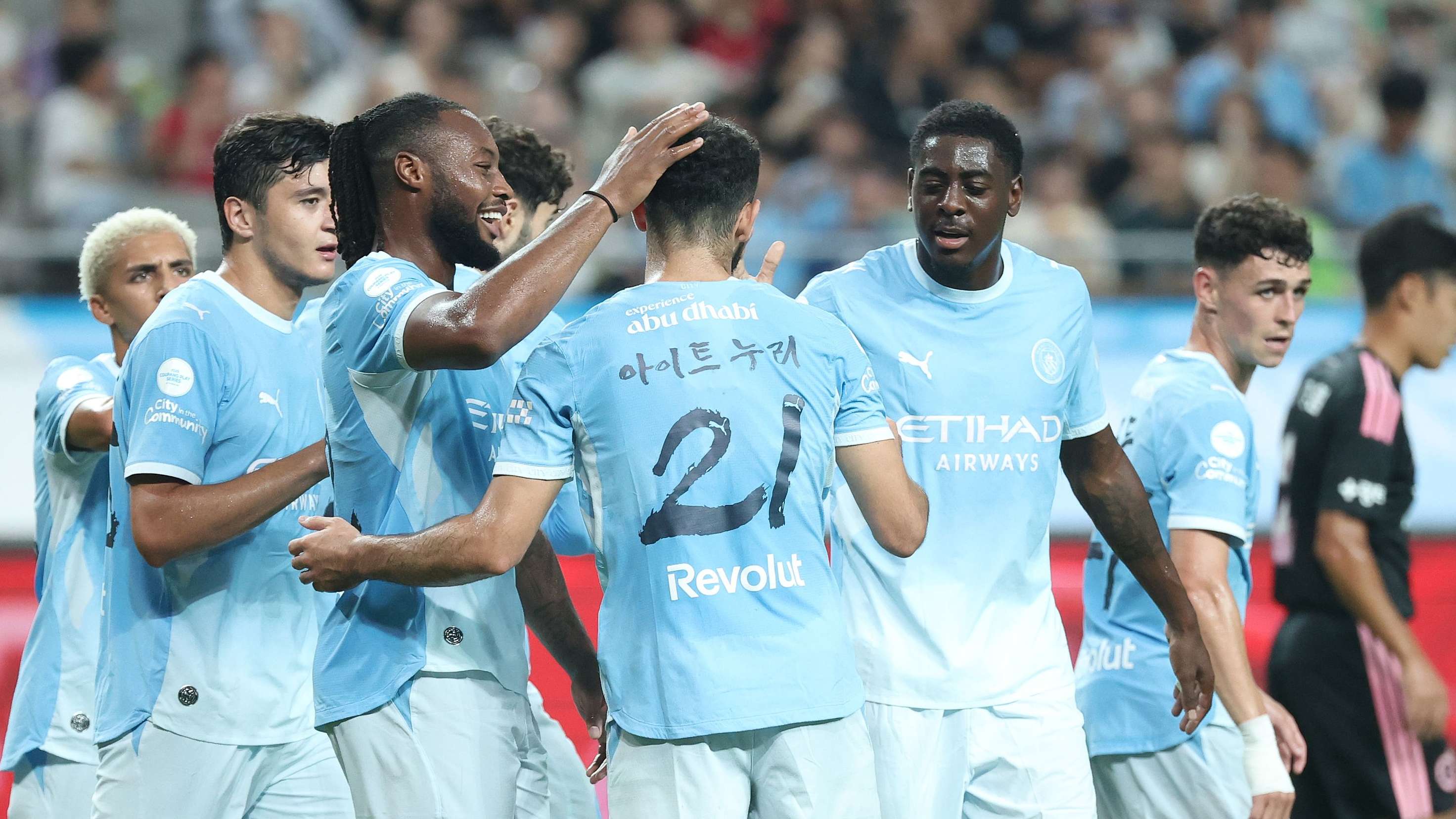 Manchester United in talks with City to complete Arab transfer  