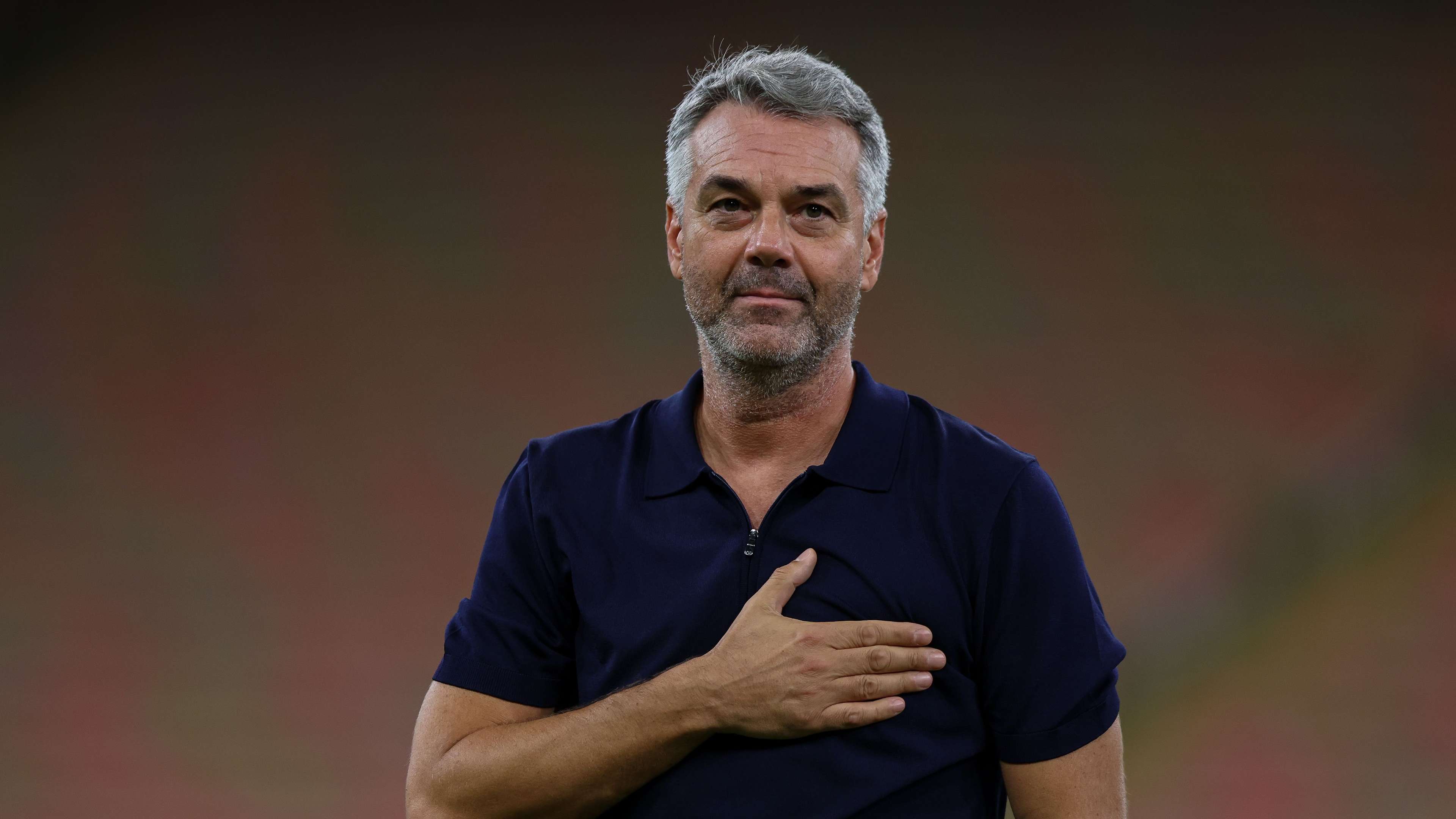 Video: Al-Ahly fans do not stop attacking Posecanski  