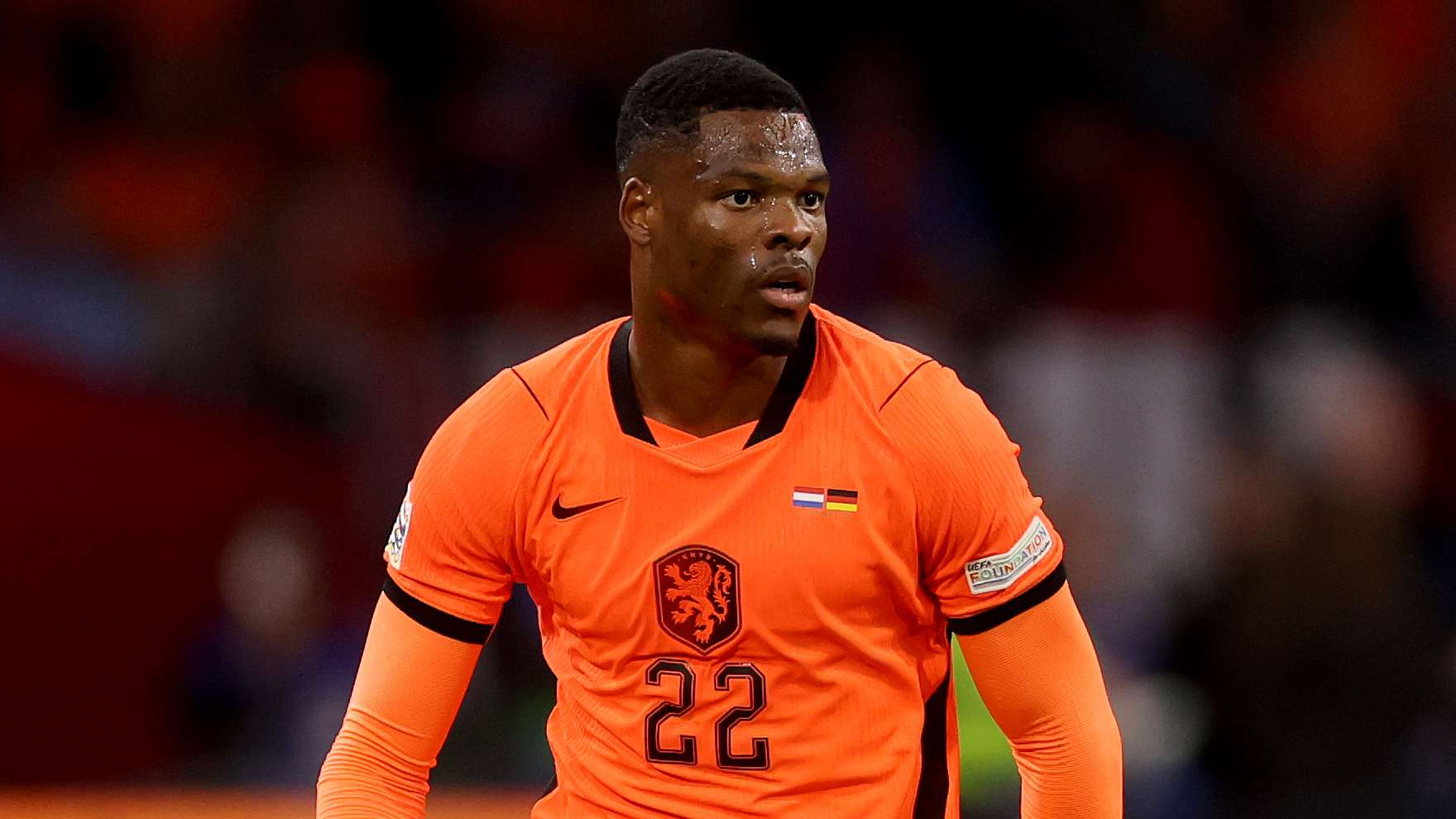 Dumfries demands Oranje defensive fix  