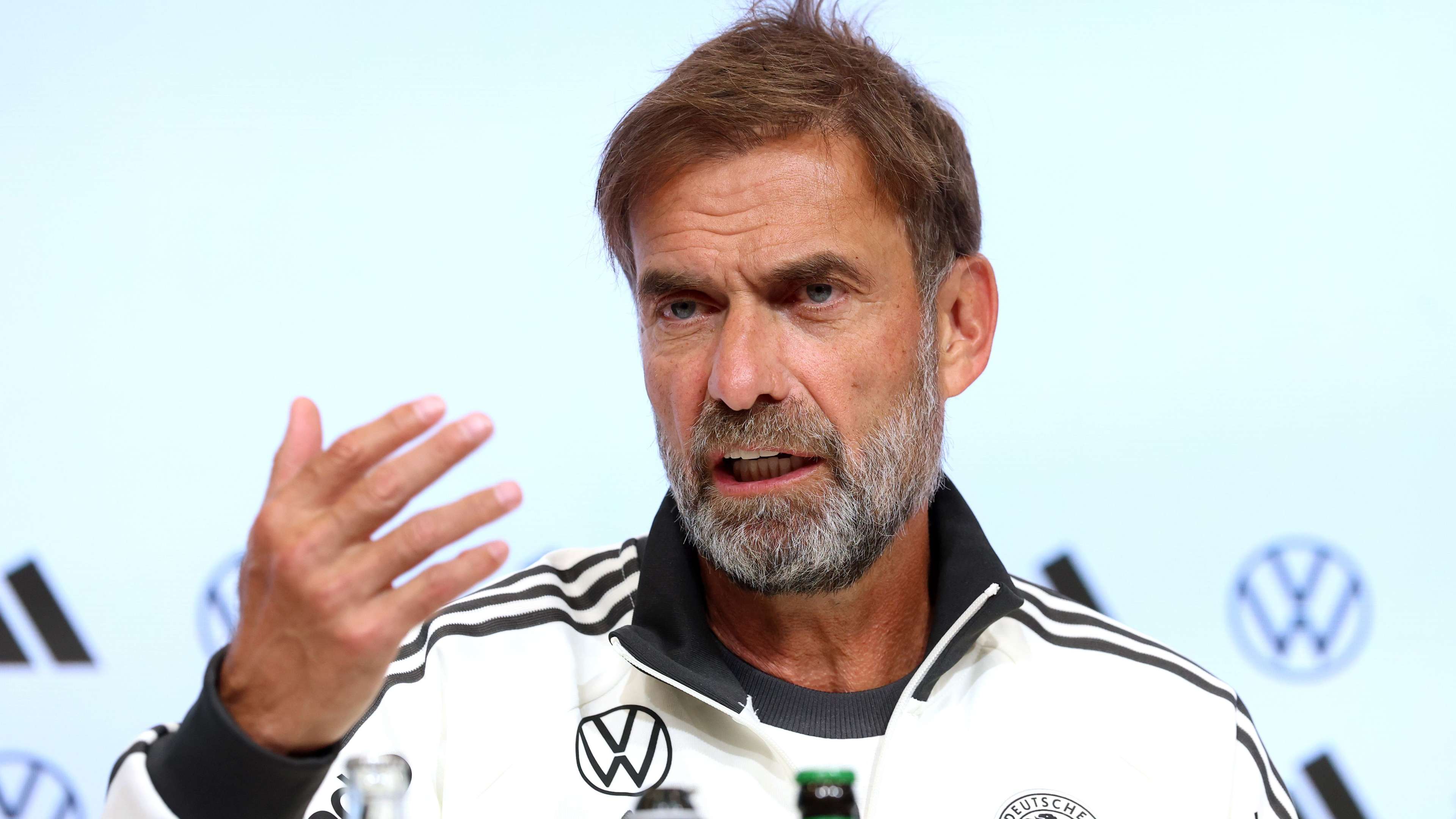 Captaincy question settled! Klopp is reportedly set to put the FCB star in the starting line-up  