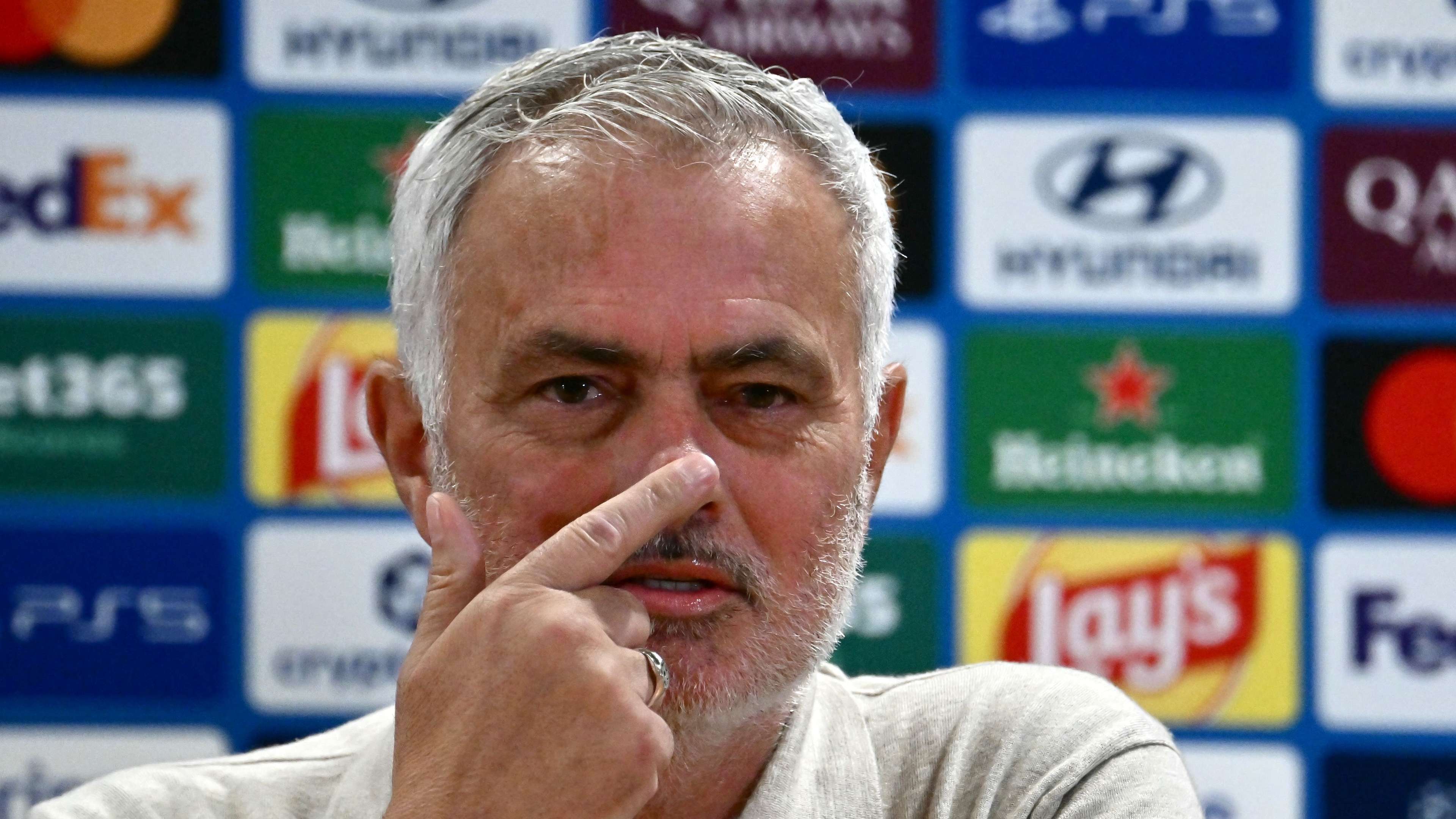 "The numbers expose the rest paradox": a strong Catalan response to Mourinho's statements before the Clasico  