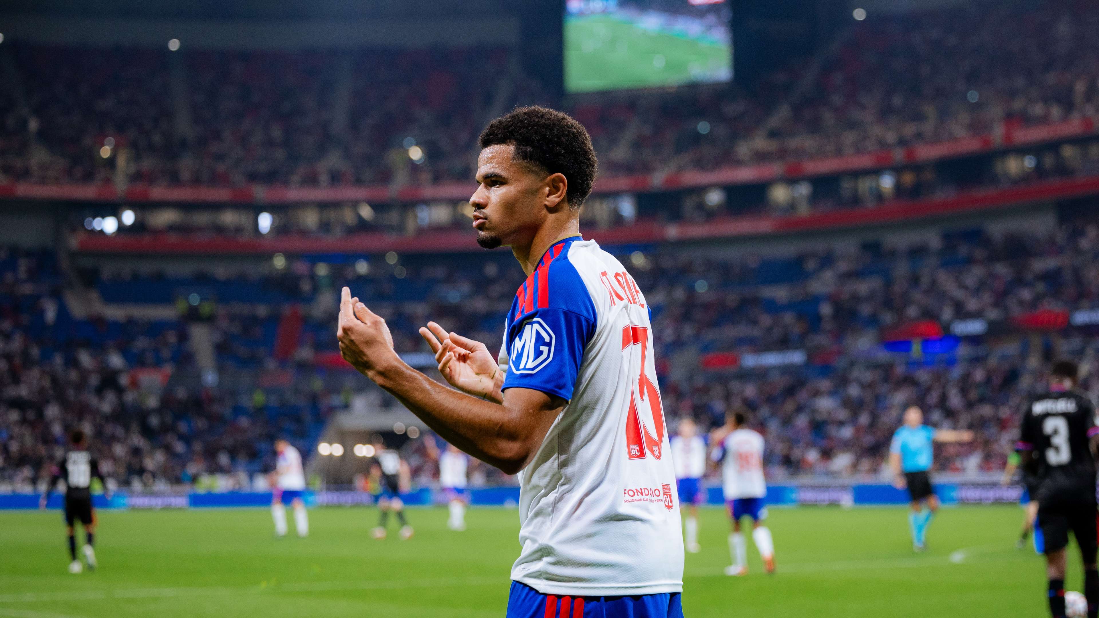 AC Milan in talks with Lyon: they want Athekame in January  
