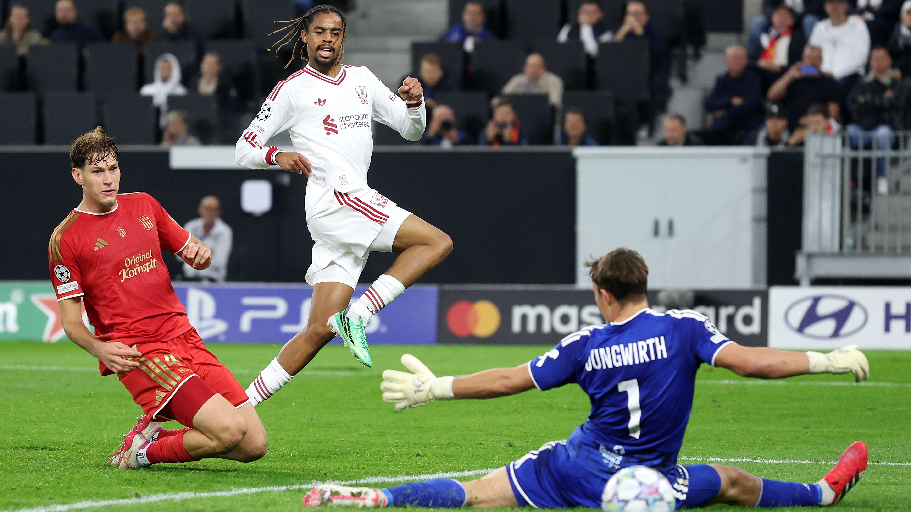 Video: Araujo and Barcola open their scoring accounts with Liverpool in the Champions League  