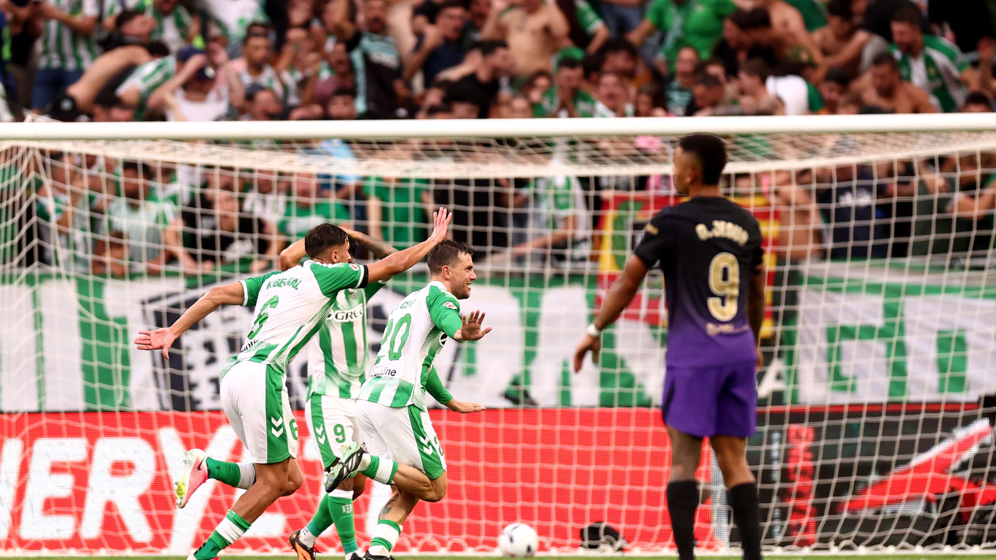 Is there favouritism? VAR recordings reveal the behind-the-scenes of Betis's disallowed goal against Barcelona  