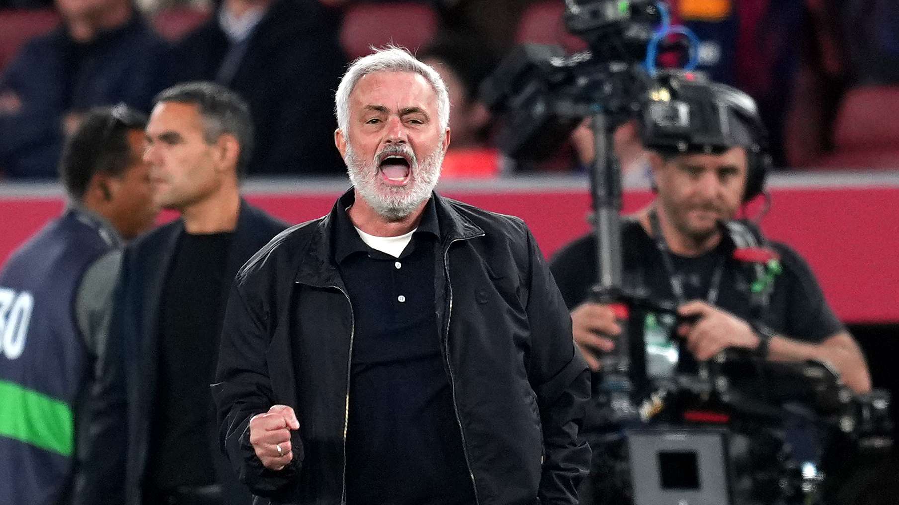In video: How Mourinho turned Valdebebas into a celebration ground at two in the morning  